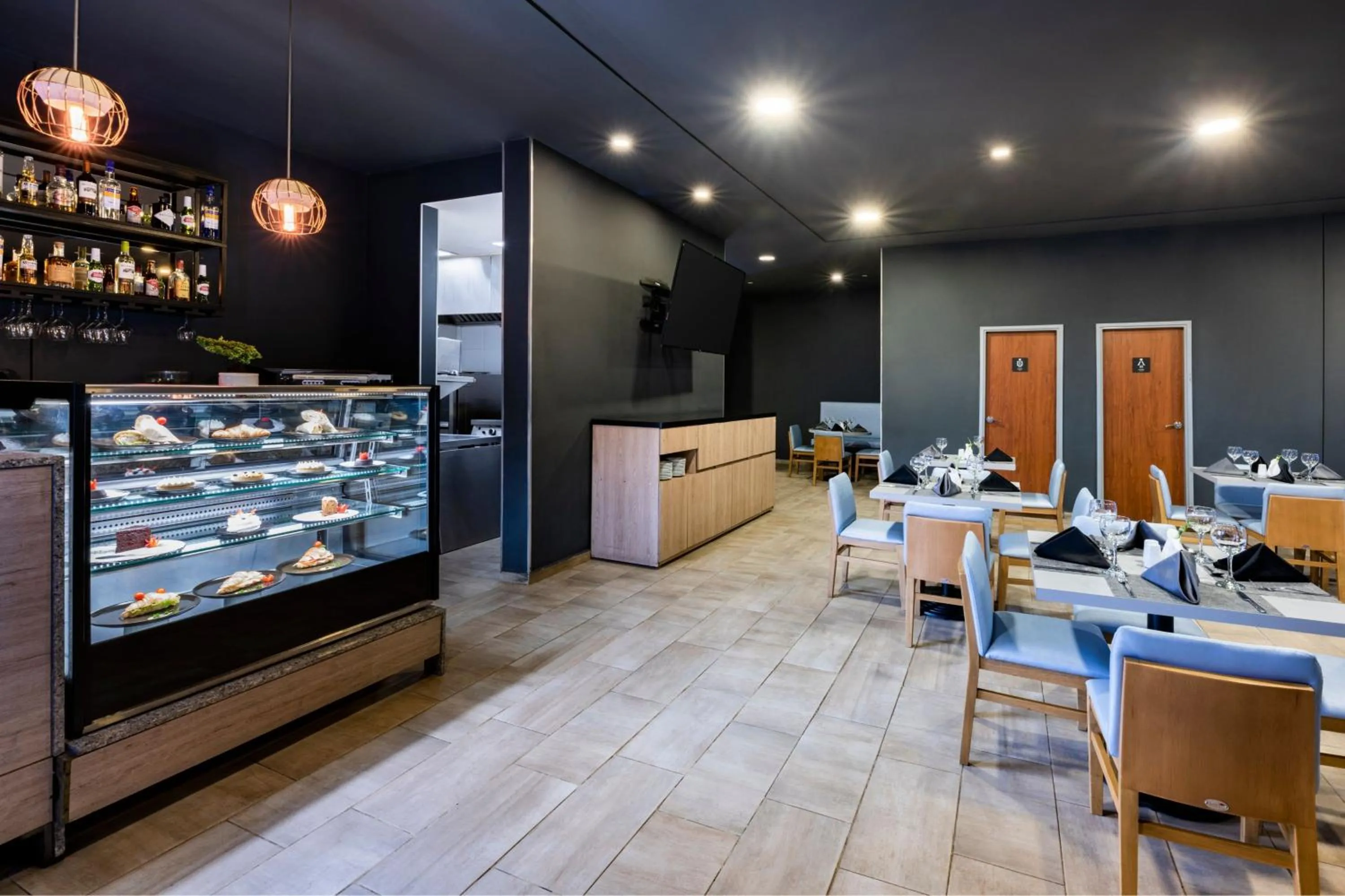 Restaurant/places to eat in City Express Plus by Marriott Cali Colombia