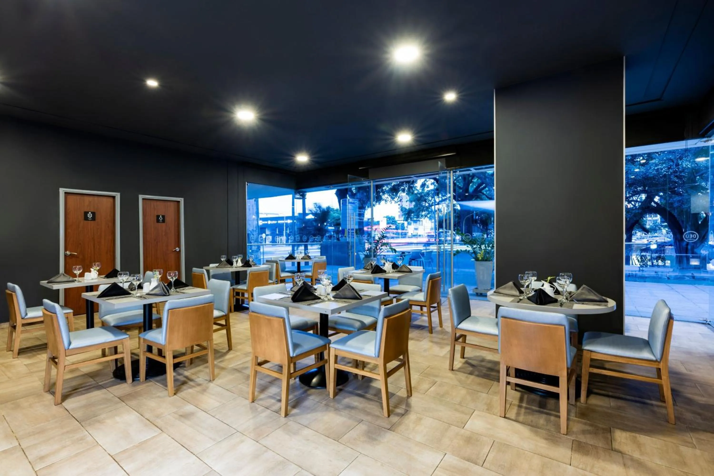 Restaurant/places to eat in City Express Plus by Marriott Cali Colombia