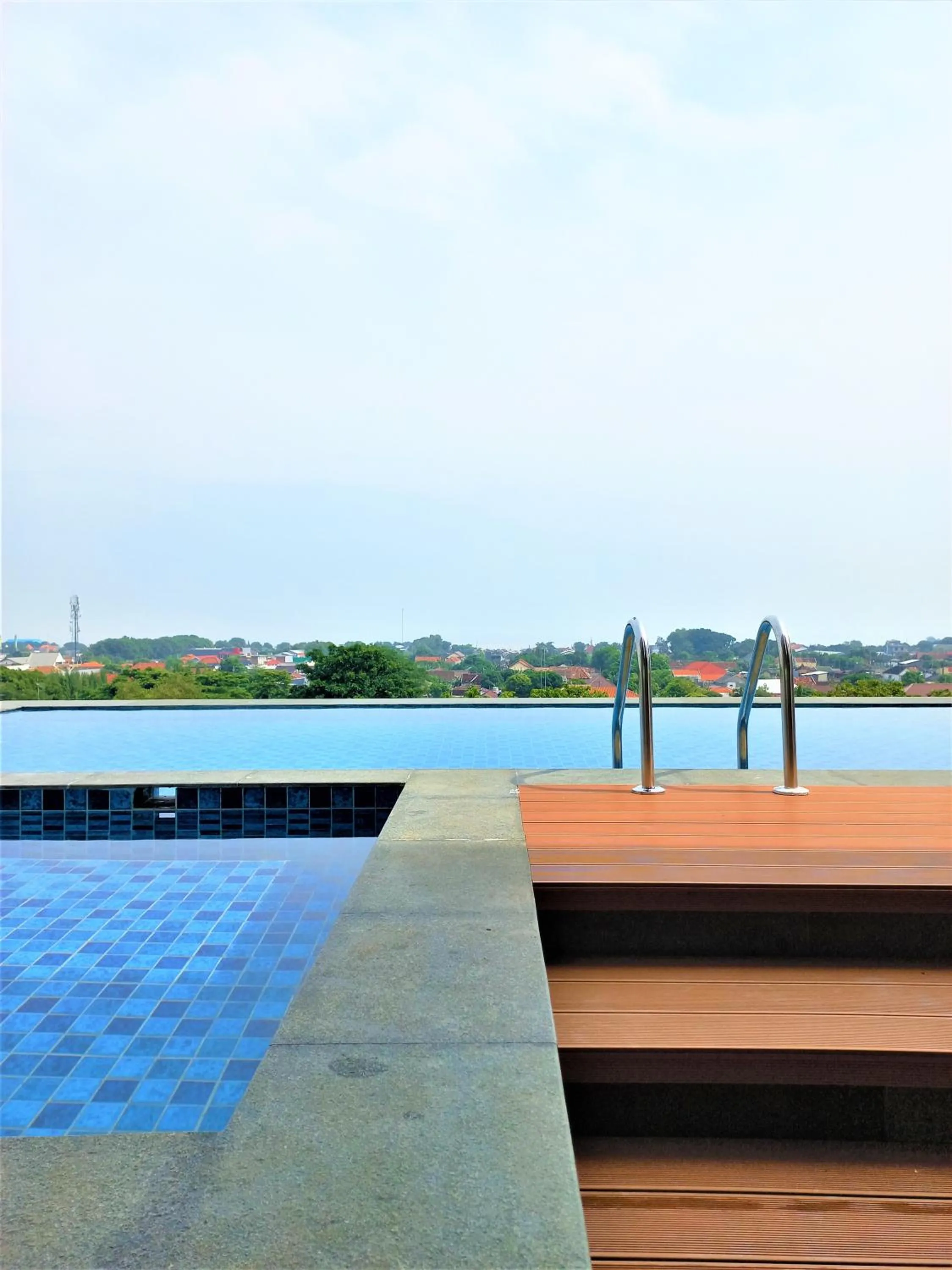 Restaurant/places to eat in Front One King Hotel Tuban