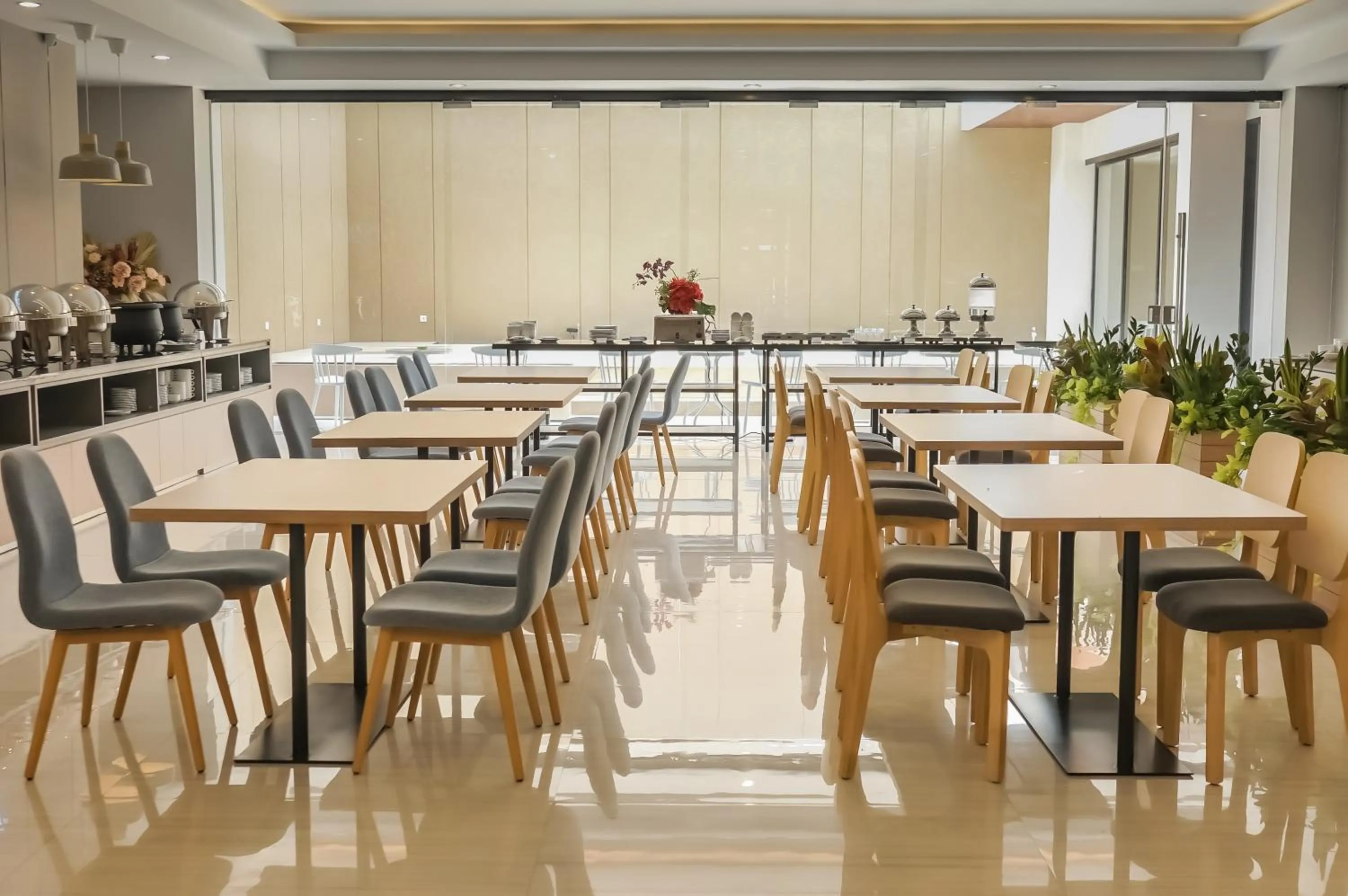 Restaurant/places to eat in Front One King Hotel Tuban