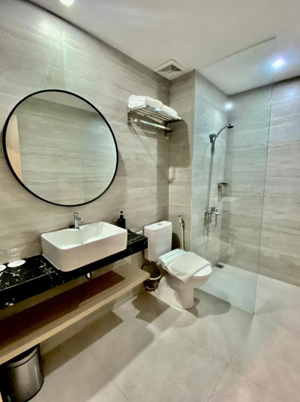 Shower in Front One King Hotel Tuban