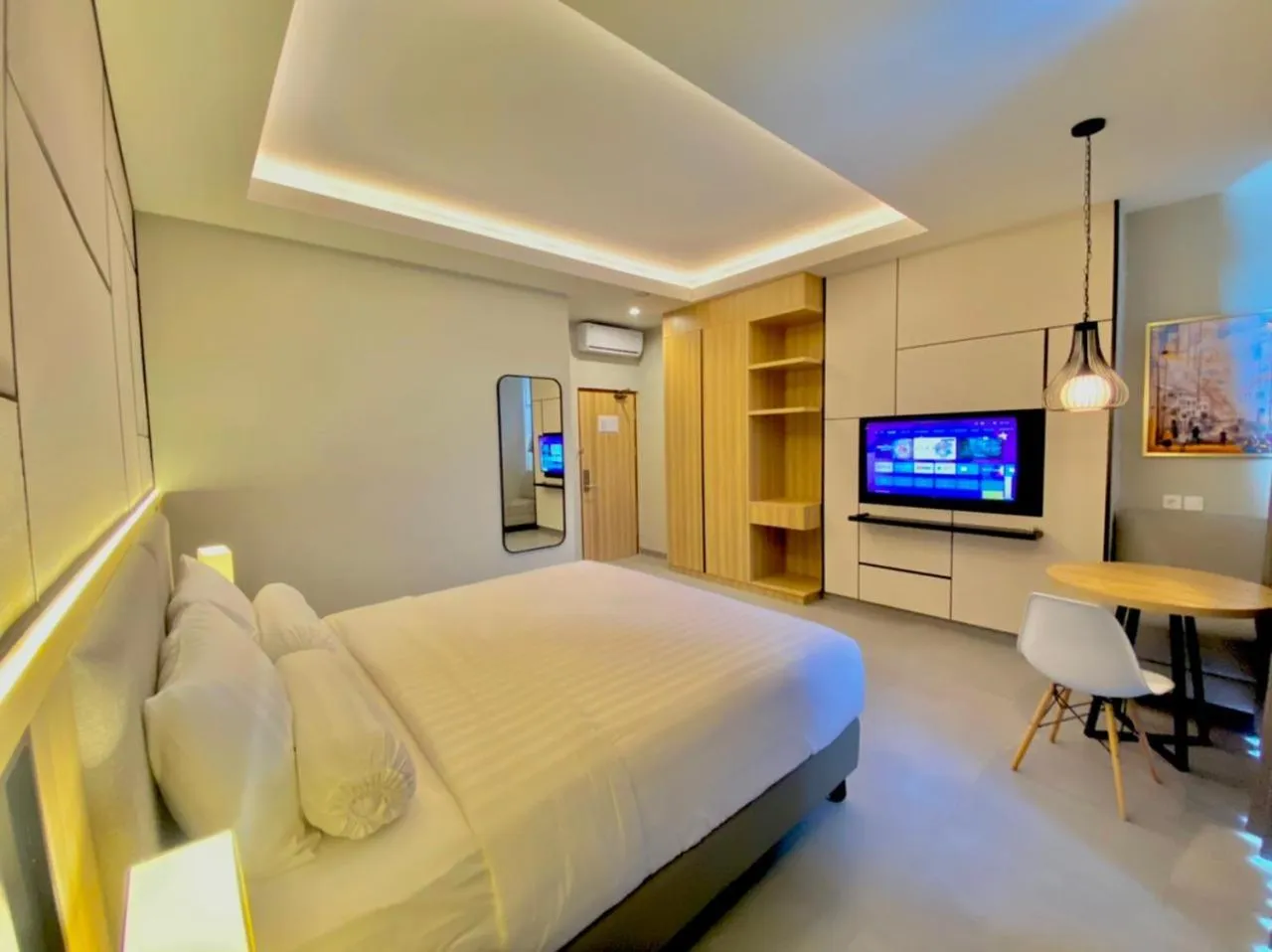 Bed in Front One King Hotel Tuban