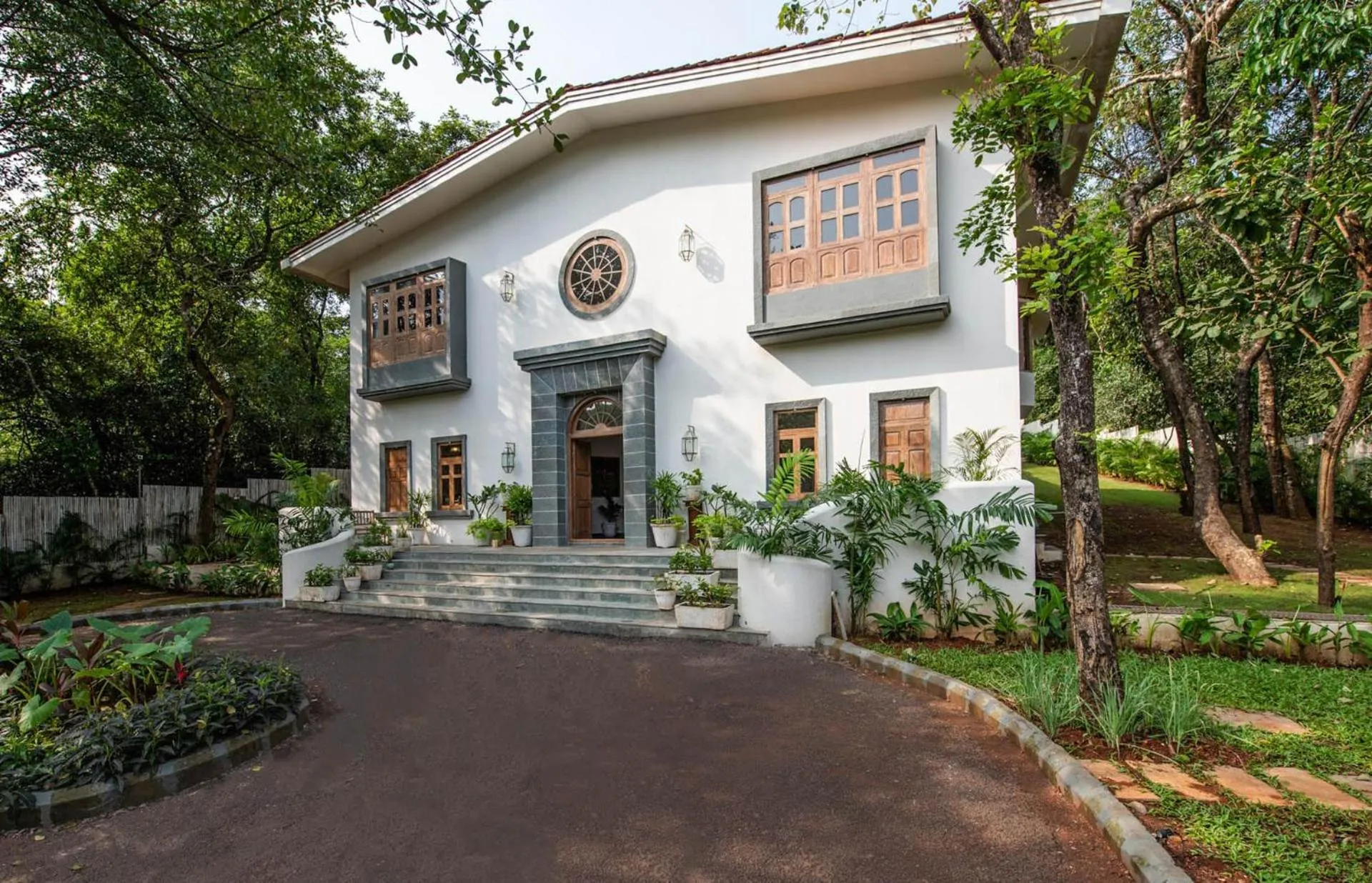 Property building in LohonoStays Estate de Escobar