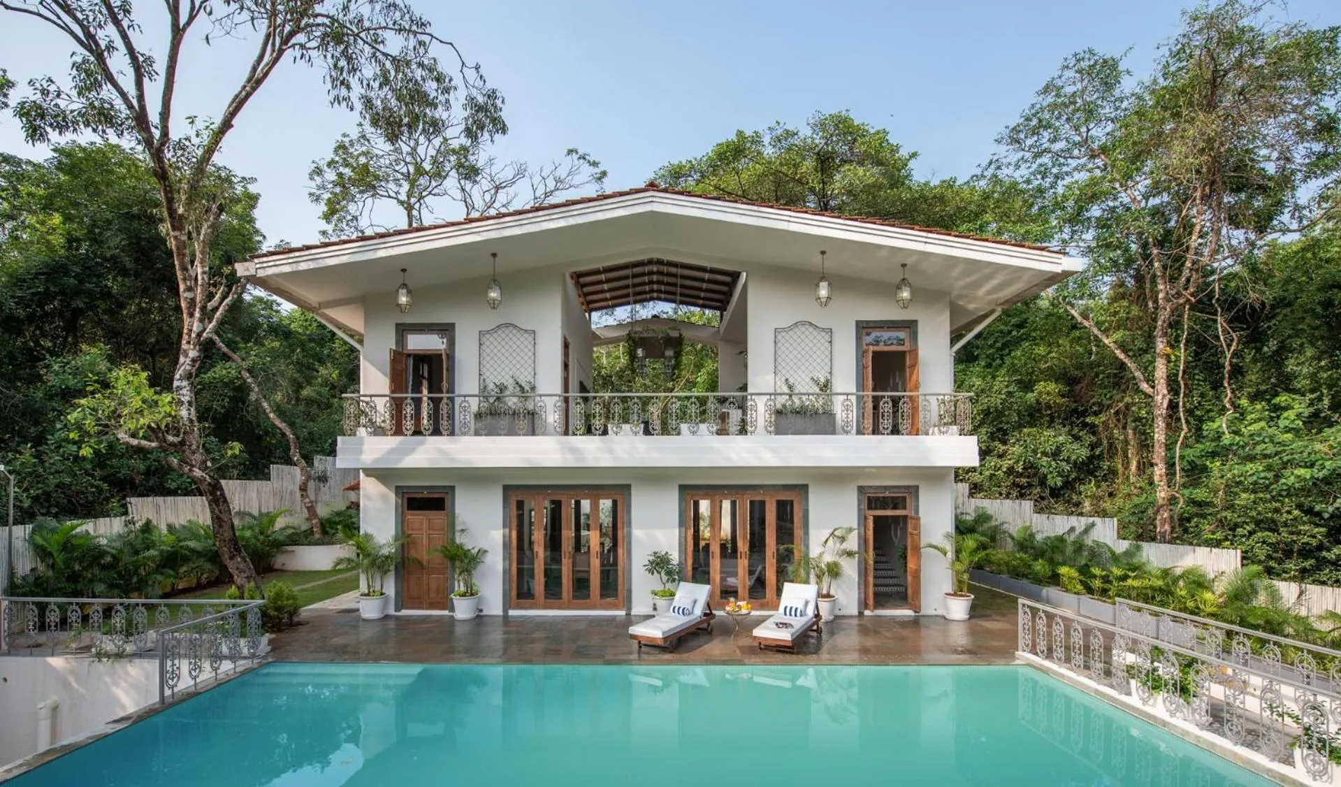 Property building in LohonoStays Estate de Escobar