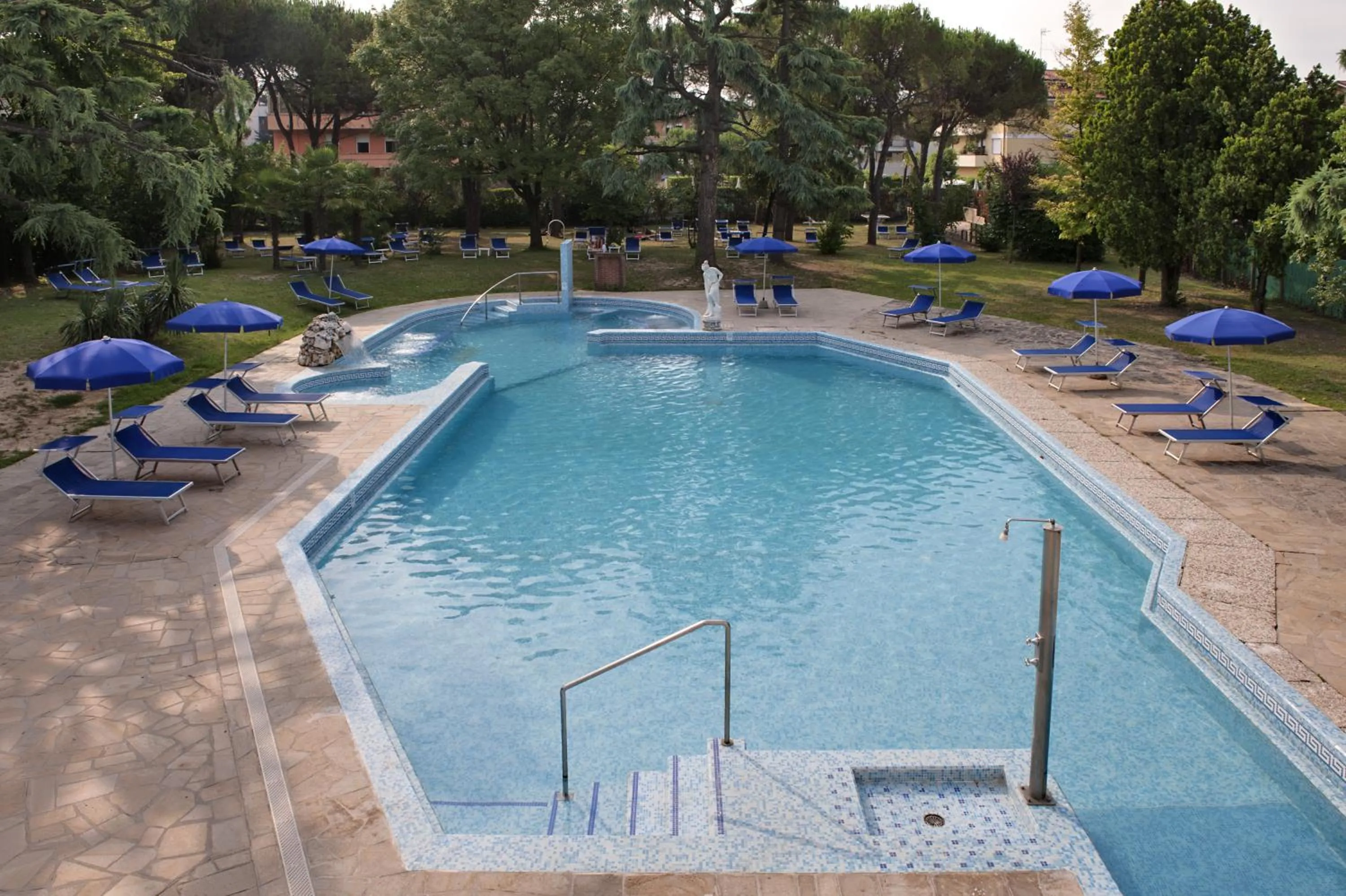 Swimming pool in Hotel Terme Bologna