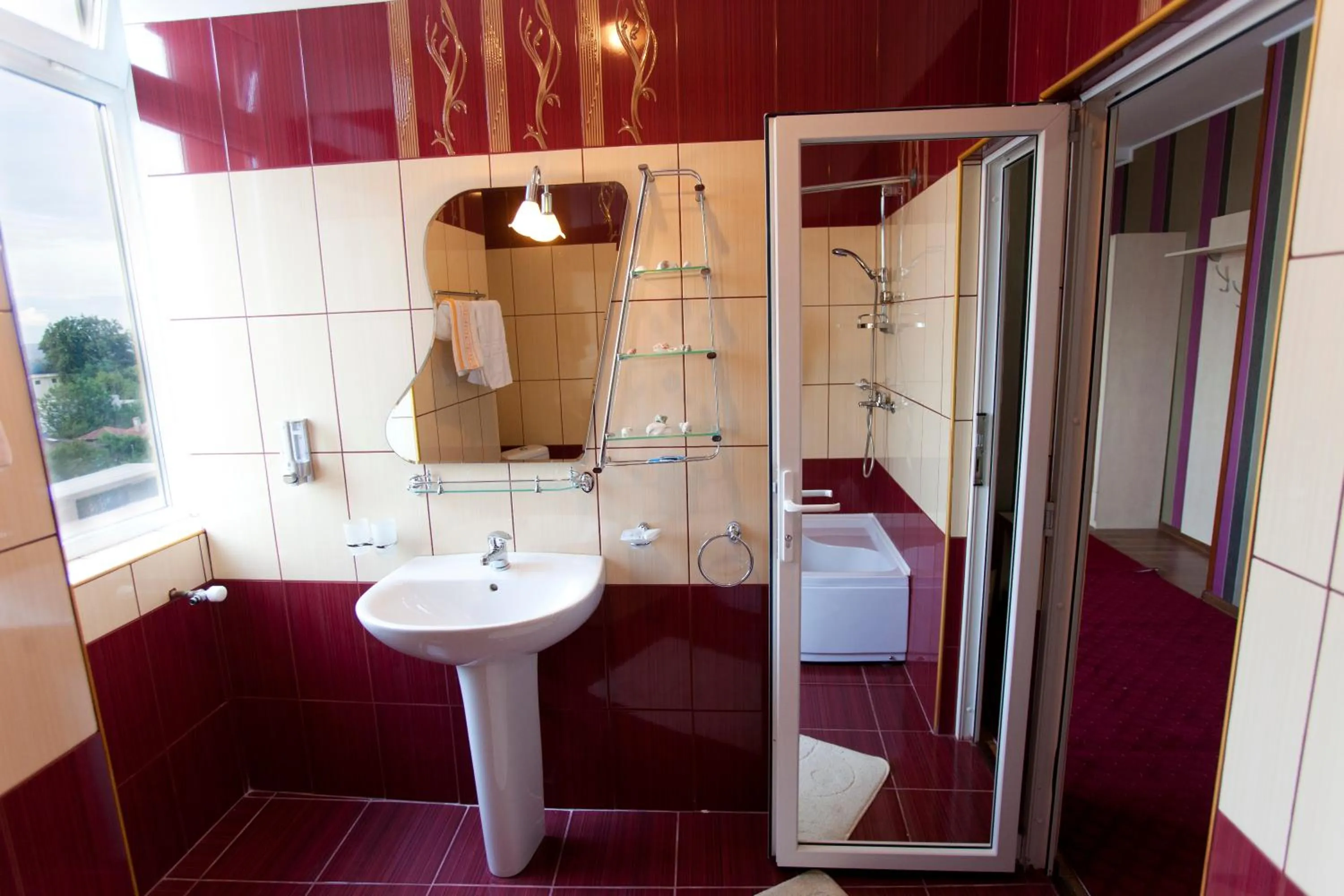 Day, Bathroom in Hotel La Gil