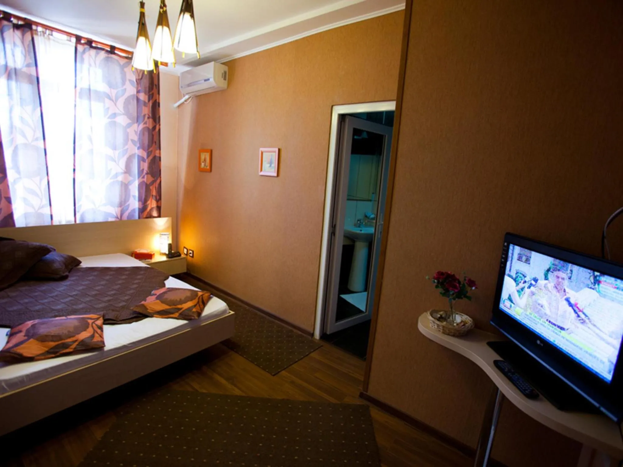 Day, TV/Entertainment Center in Hotel La Gil