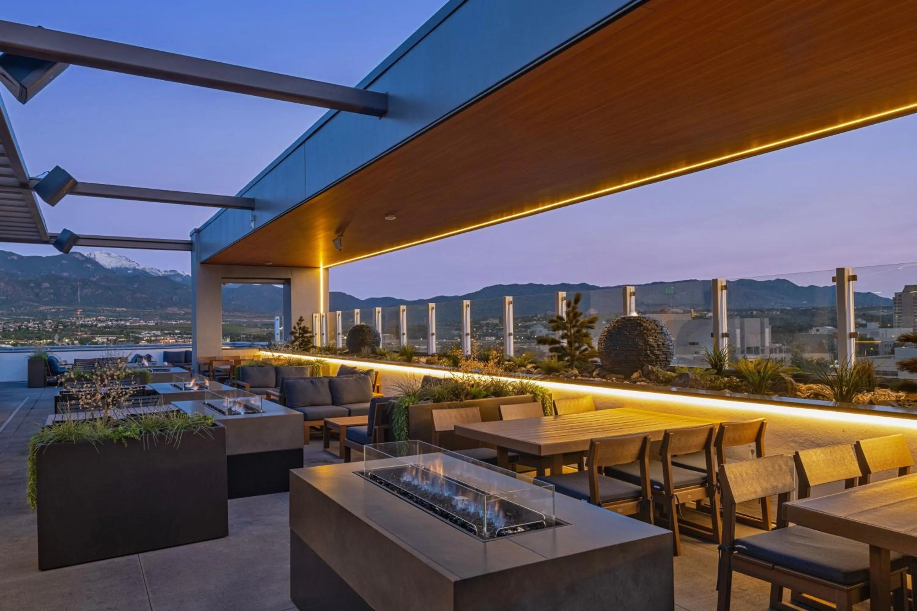 Restaurant/places to eat in SpringHill Suites by Marriott Colorado Springs Downtown