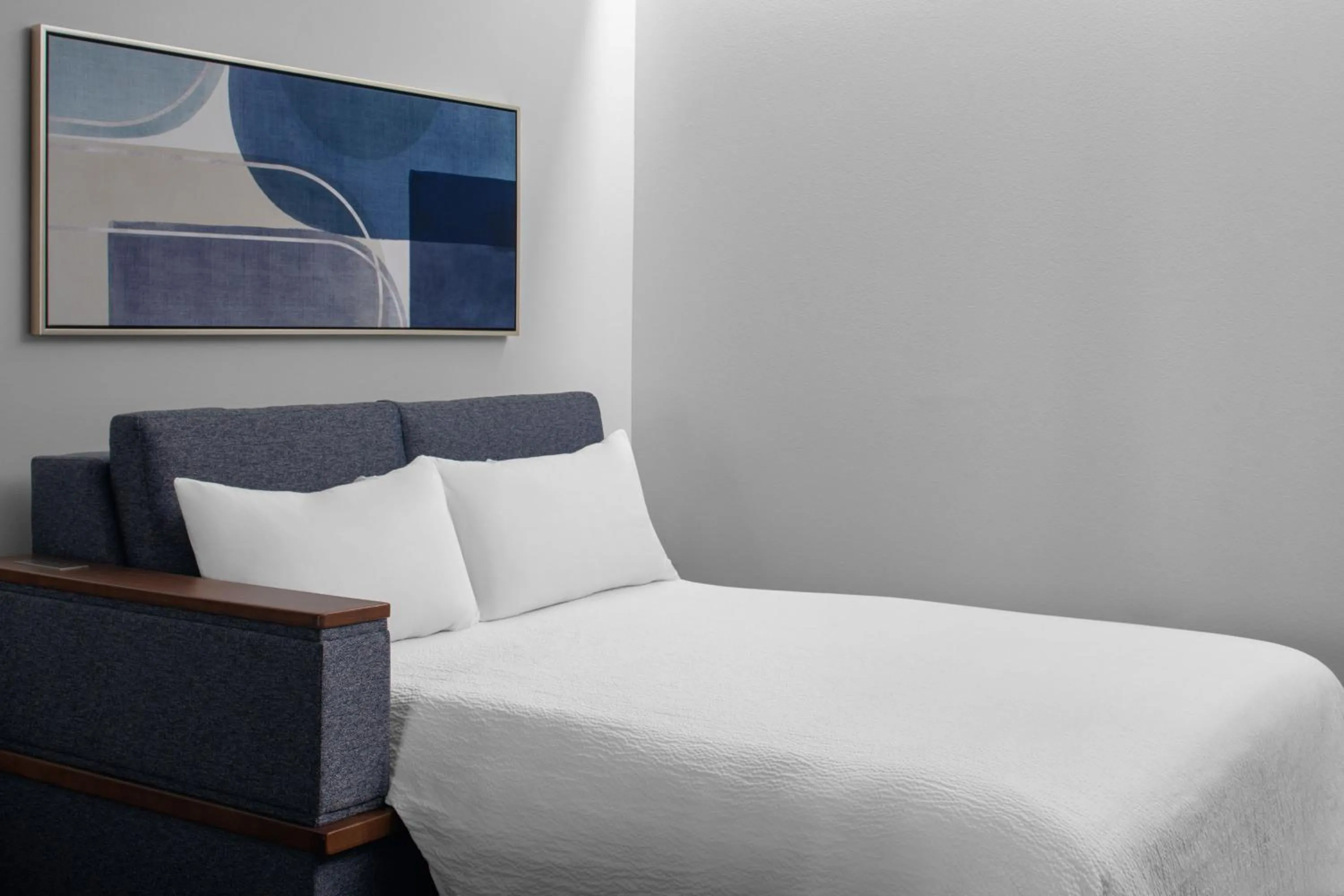 Photo of the whole room, Bed in Courtyard by Marriott Myrtle Beach Oceanfront