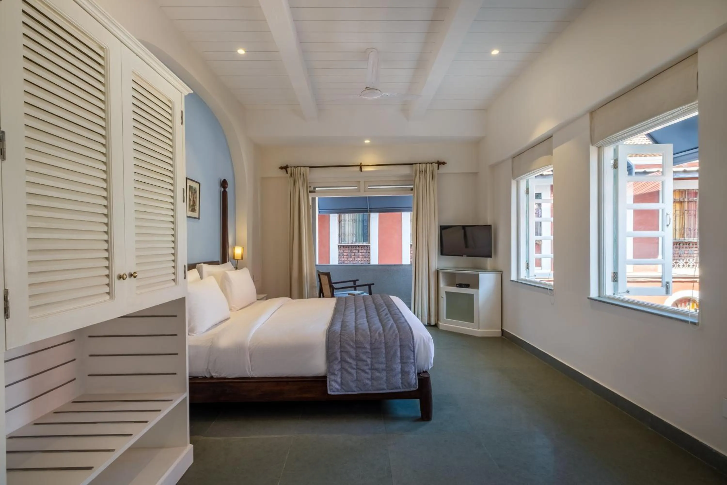 TV and multimedia, Bed in O Pierre - Fontainhas