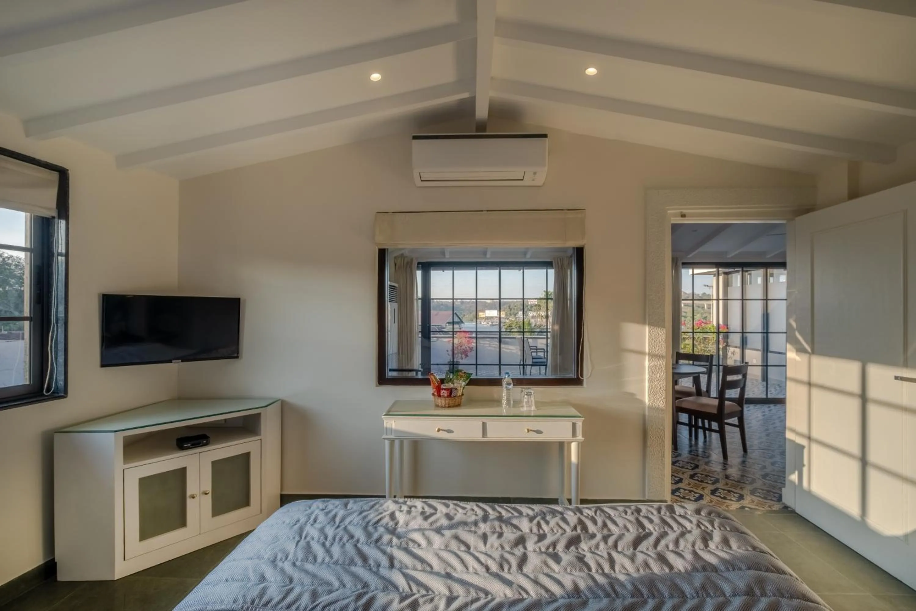 TV and multimedia, Bed in O Pierre - Fontainhas