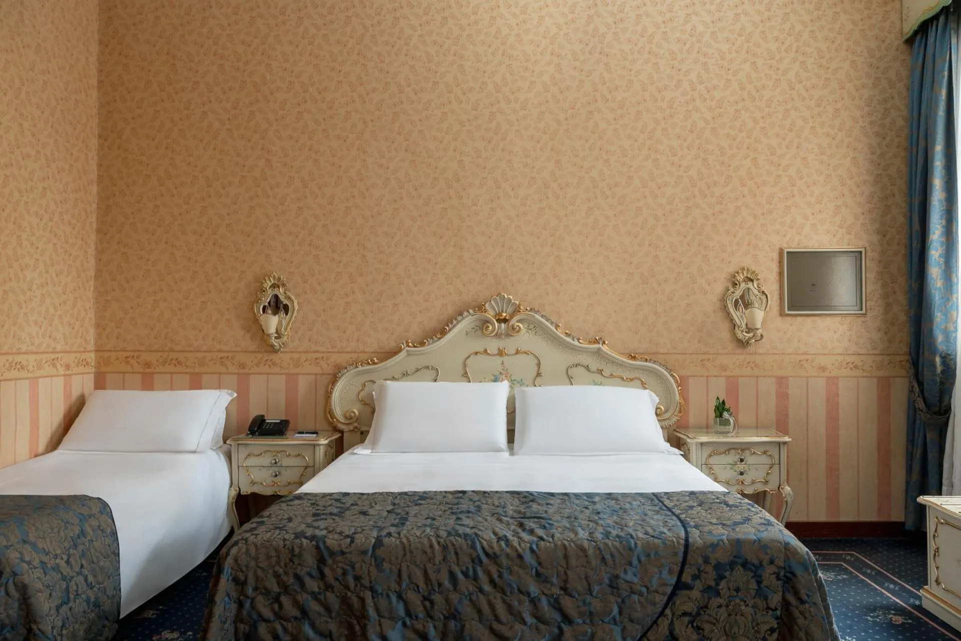 Bed in Hotel Montecarlo