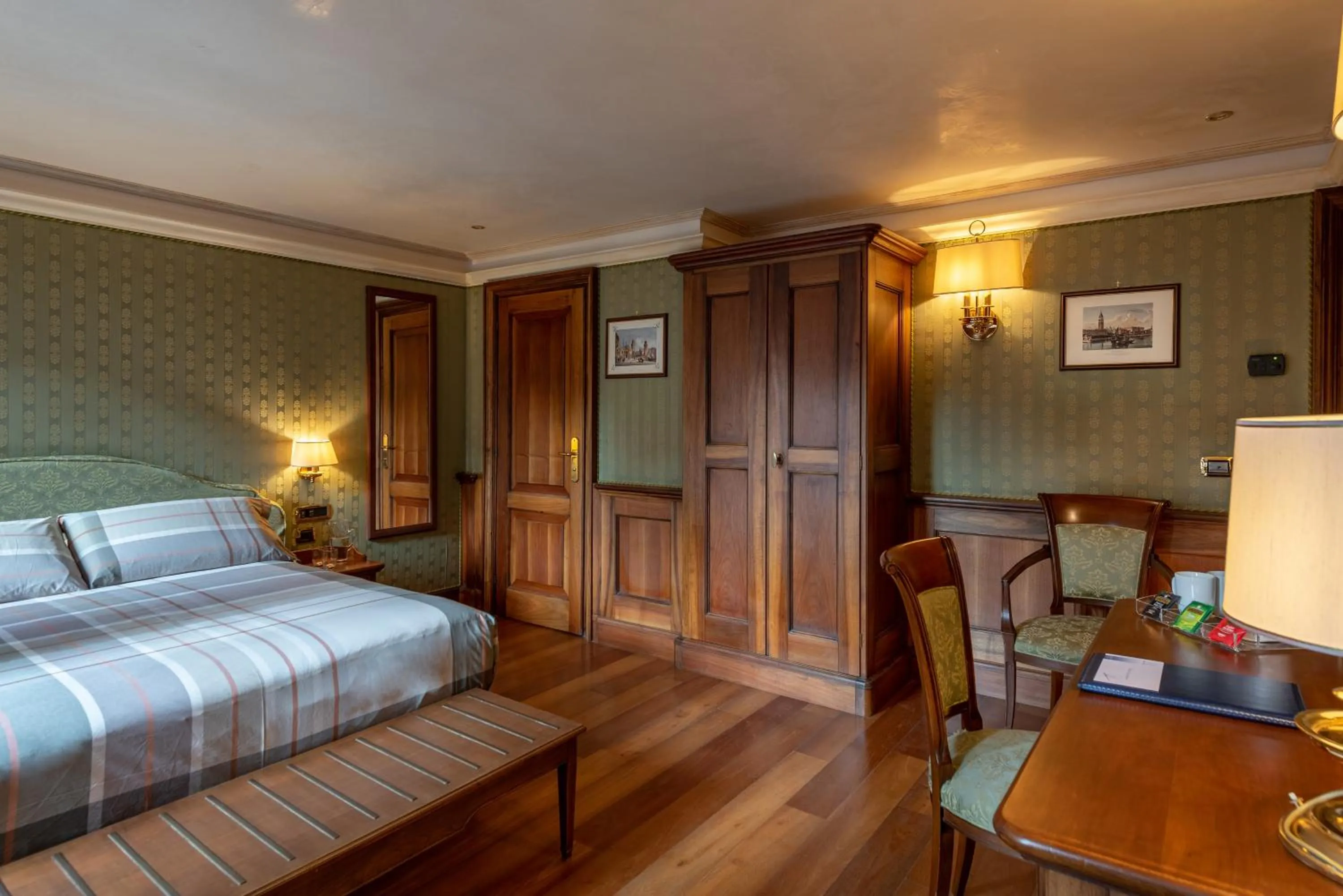 Bedroom, Bed in Hotel Montecarlo