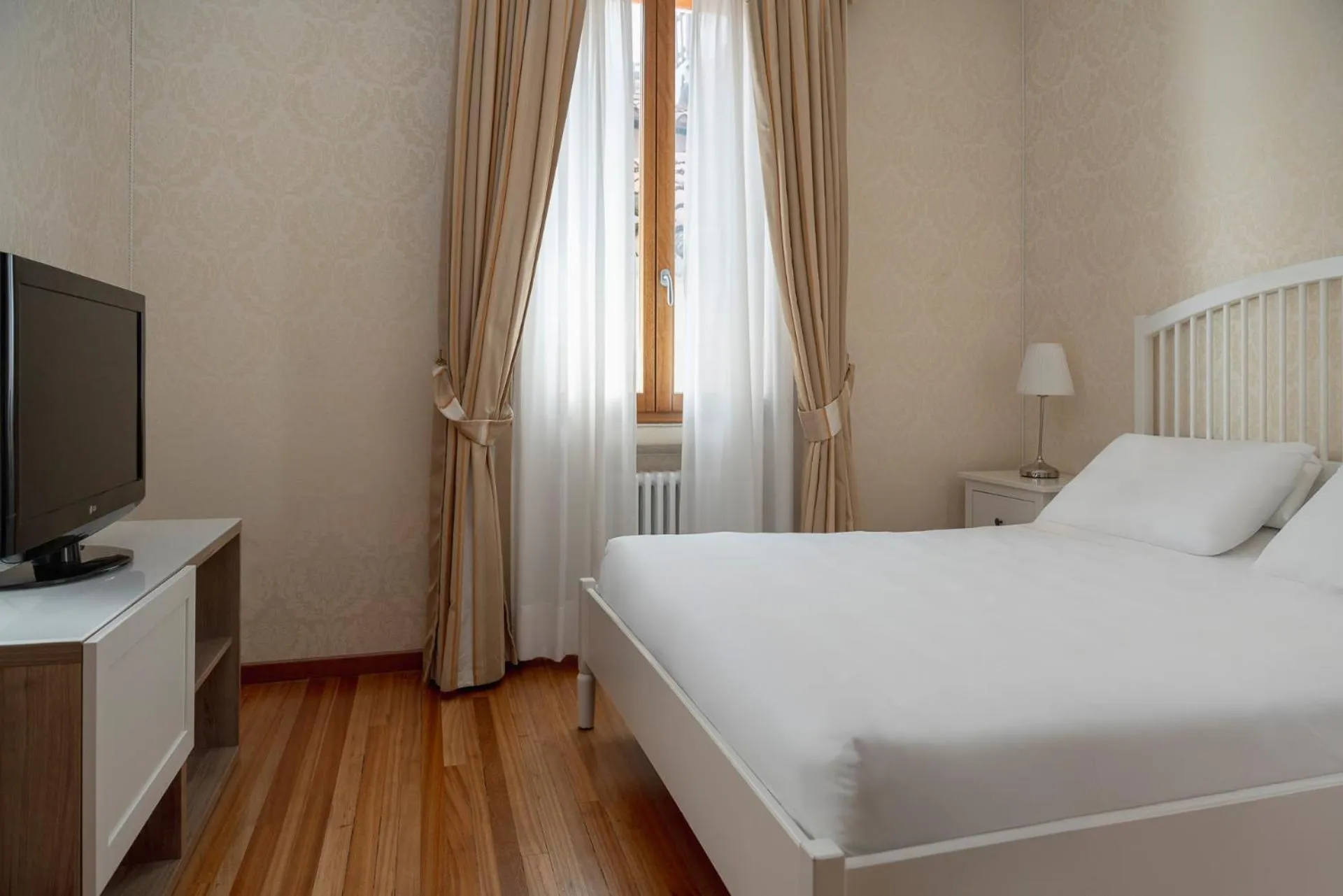 Bedroom, Bed in Hotel Montecarlo