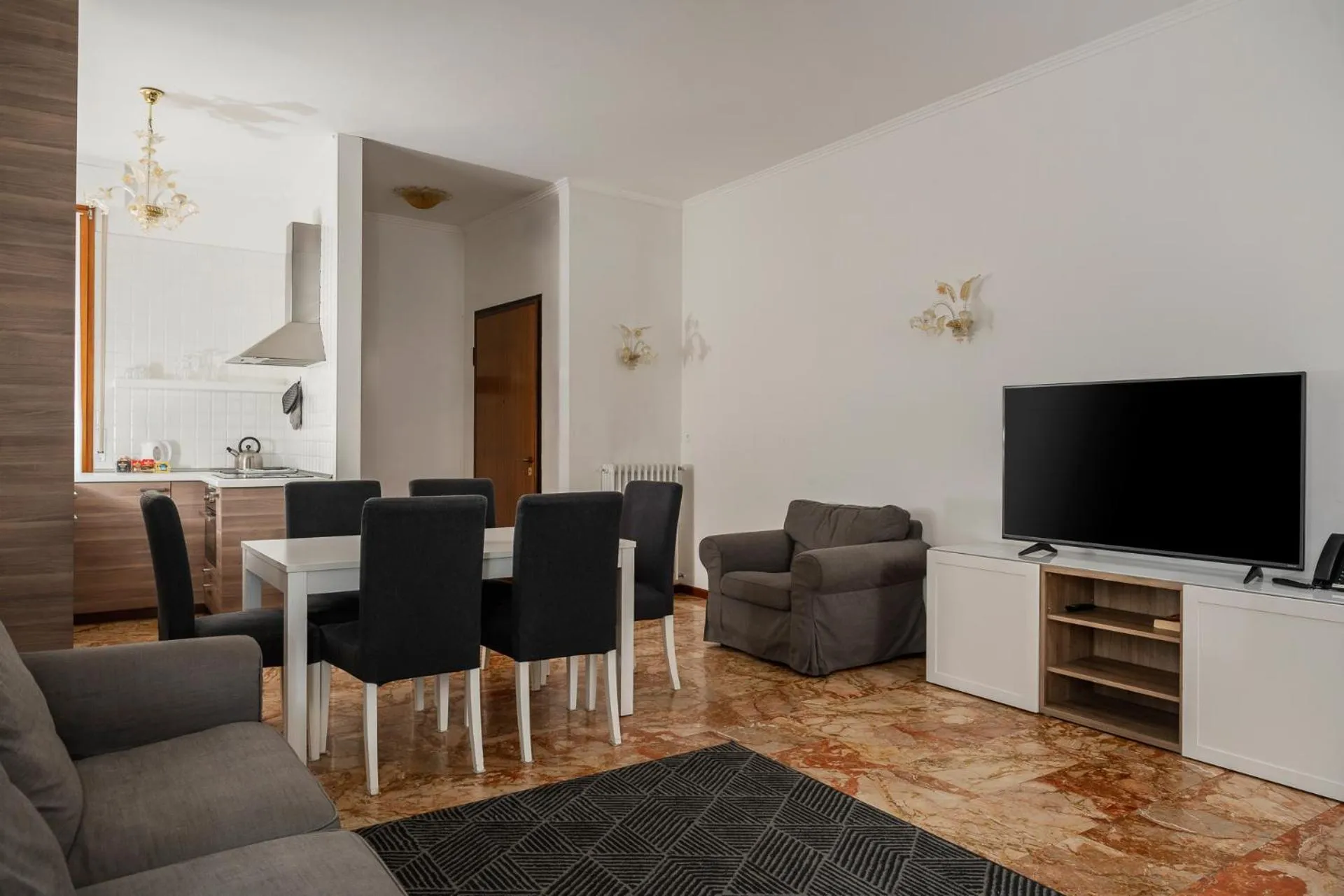 Communal lounge/ TV room in Hotel Montecarlo