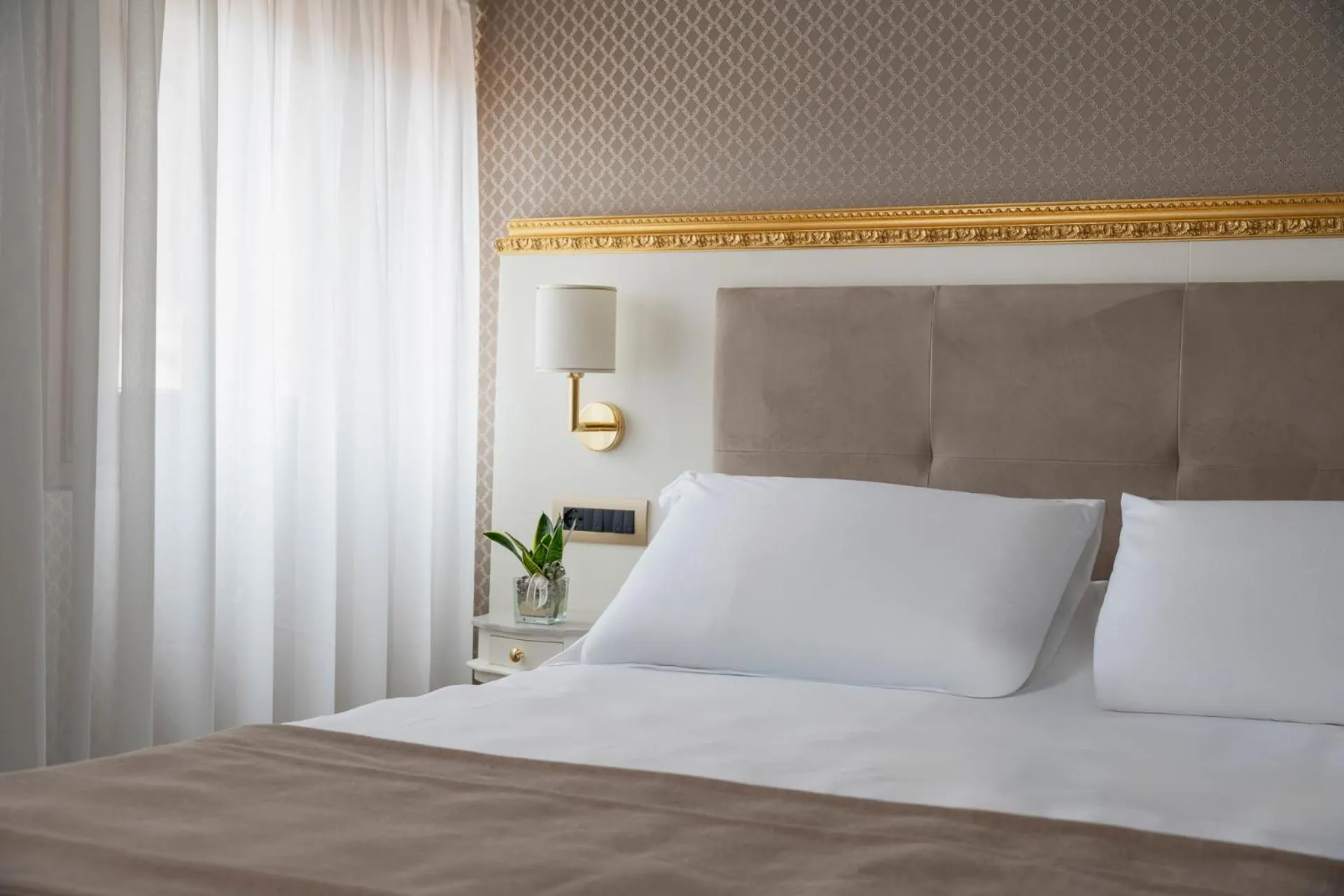 Bed in Hotel Montecarlo