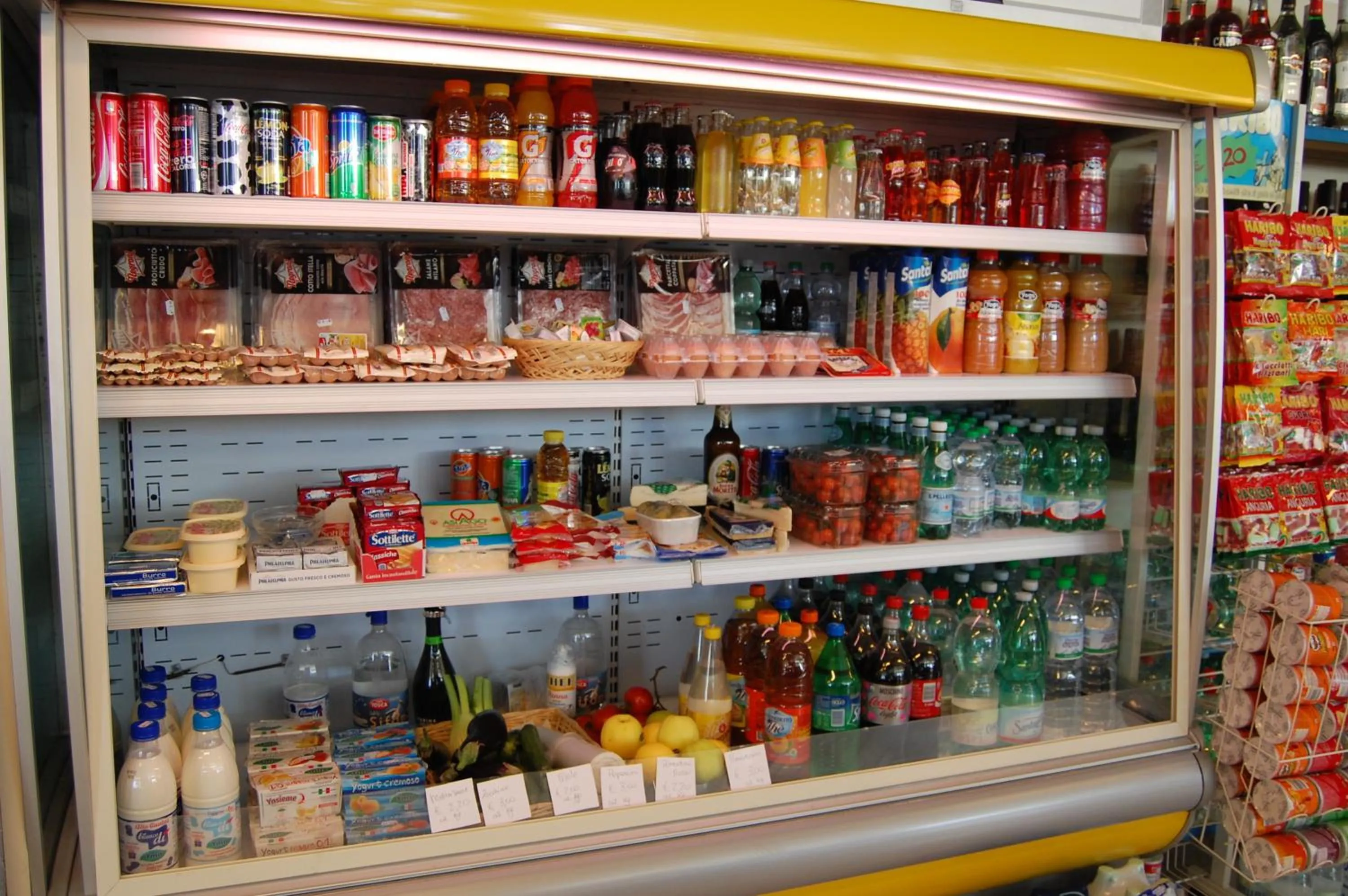 On-site shops in Villaggio Residence Nettuno