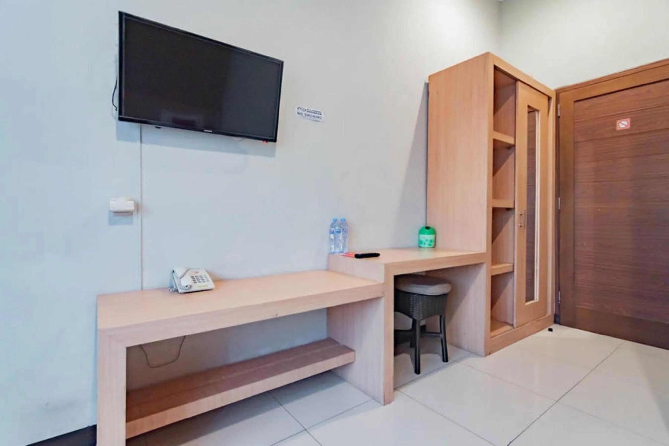 Bedroom in RedDoorz near Lembang Park & Zoo 2