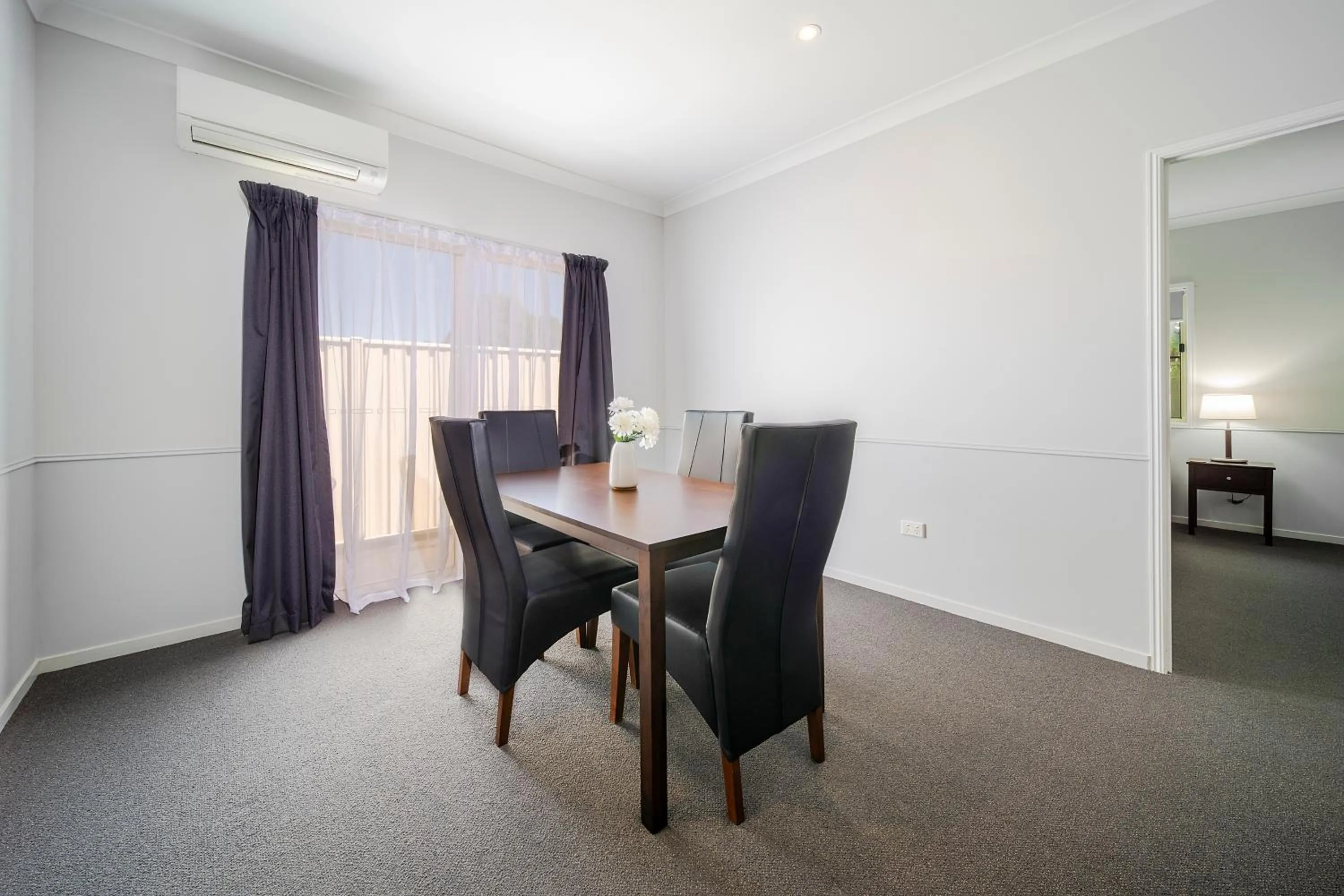Dining area in Roma Inland Motor Inn