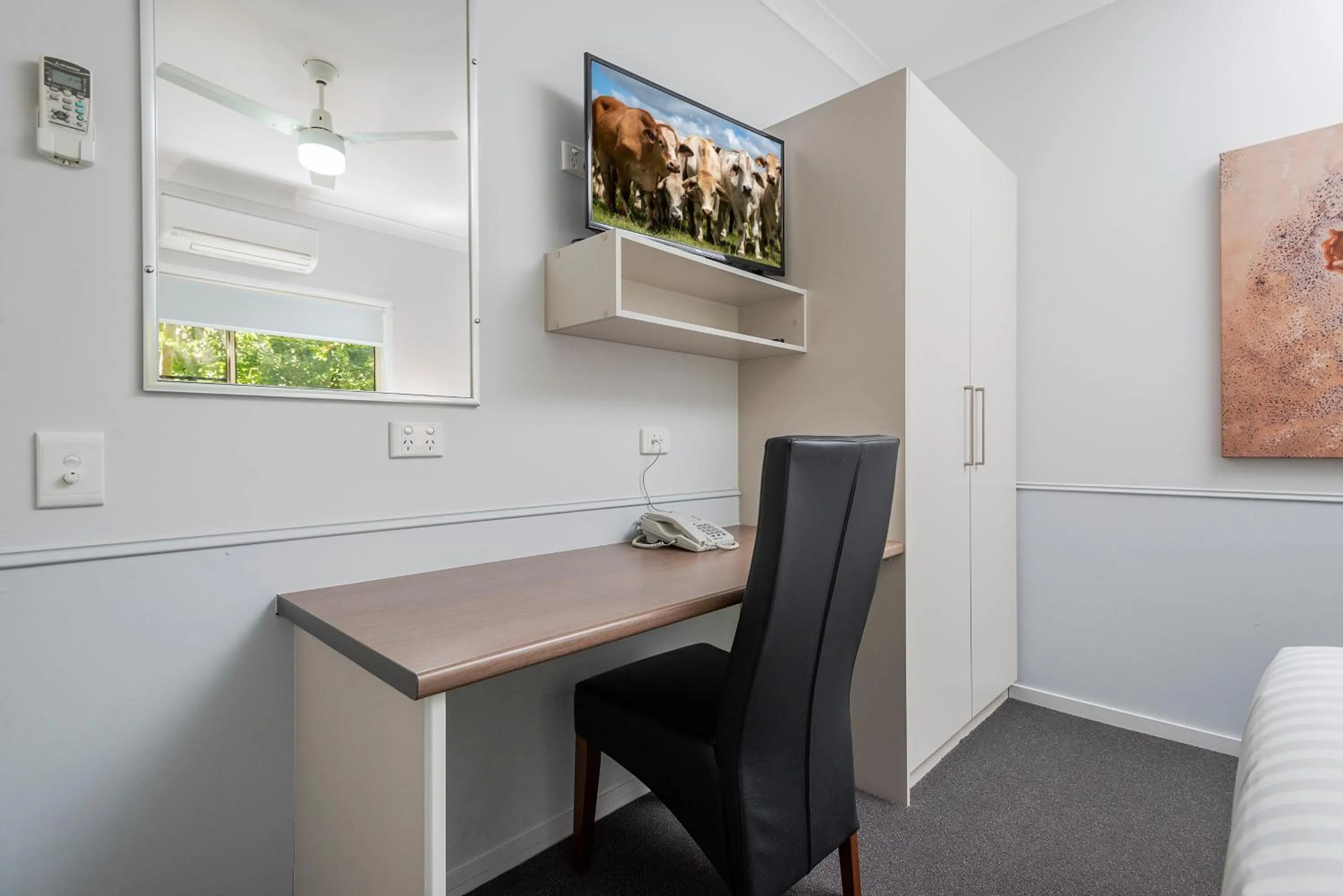 TV and multimedia in Roma Inland Motor Inn