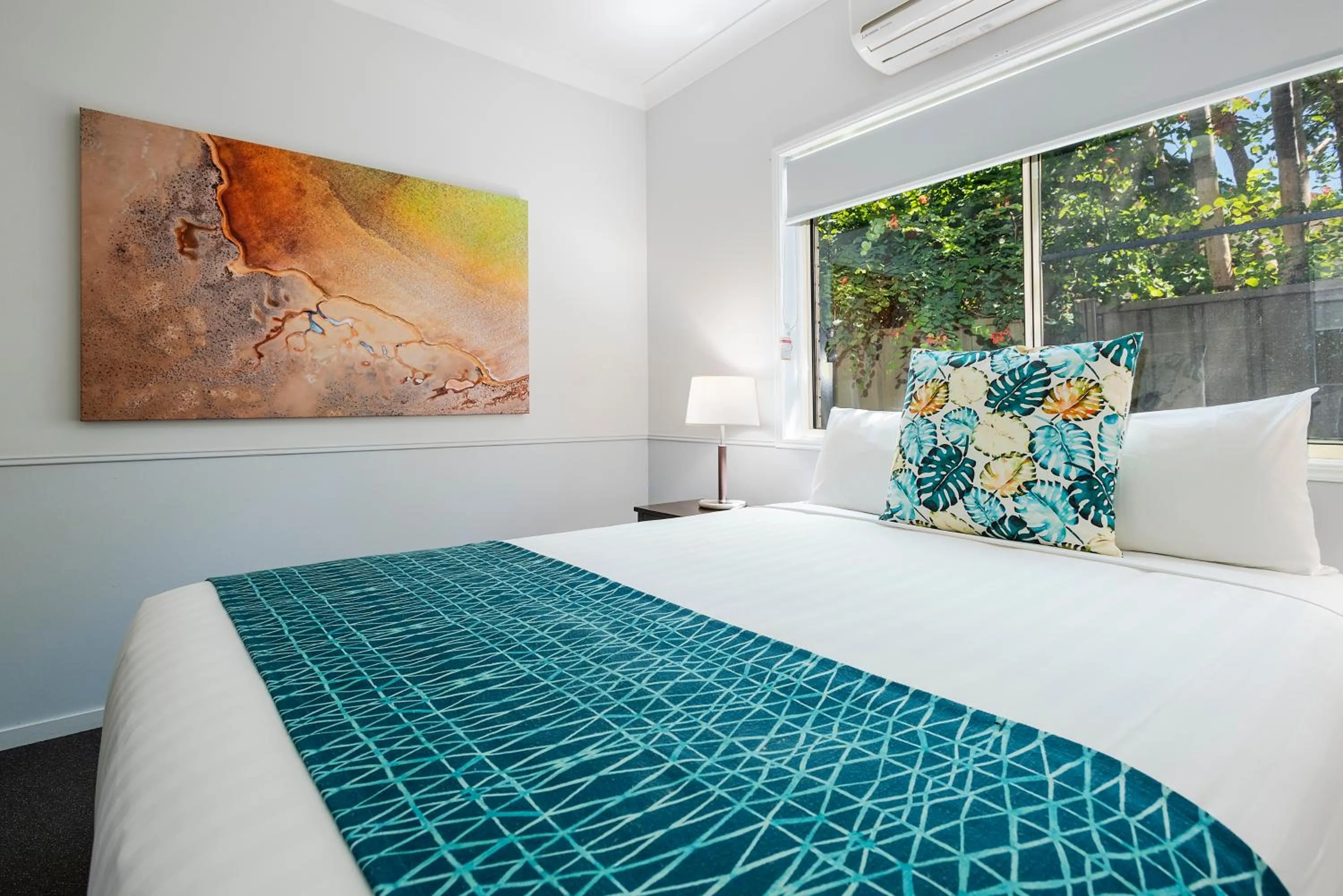 Bed in Roma Inland Motor Inn