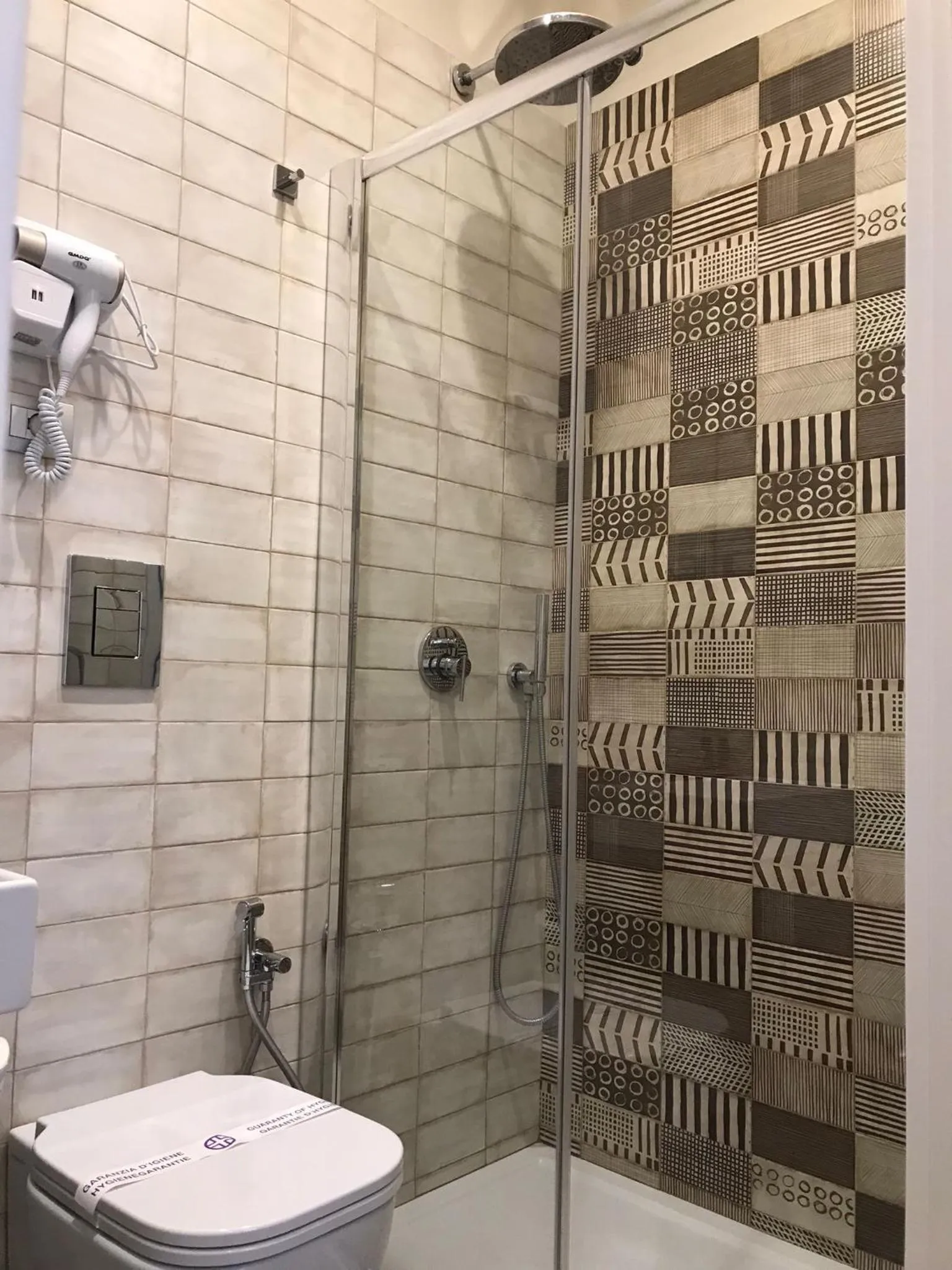 Shower in Schilizzi Hotel