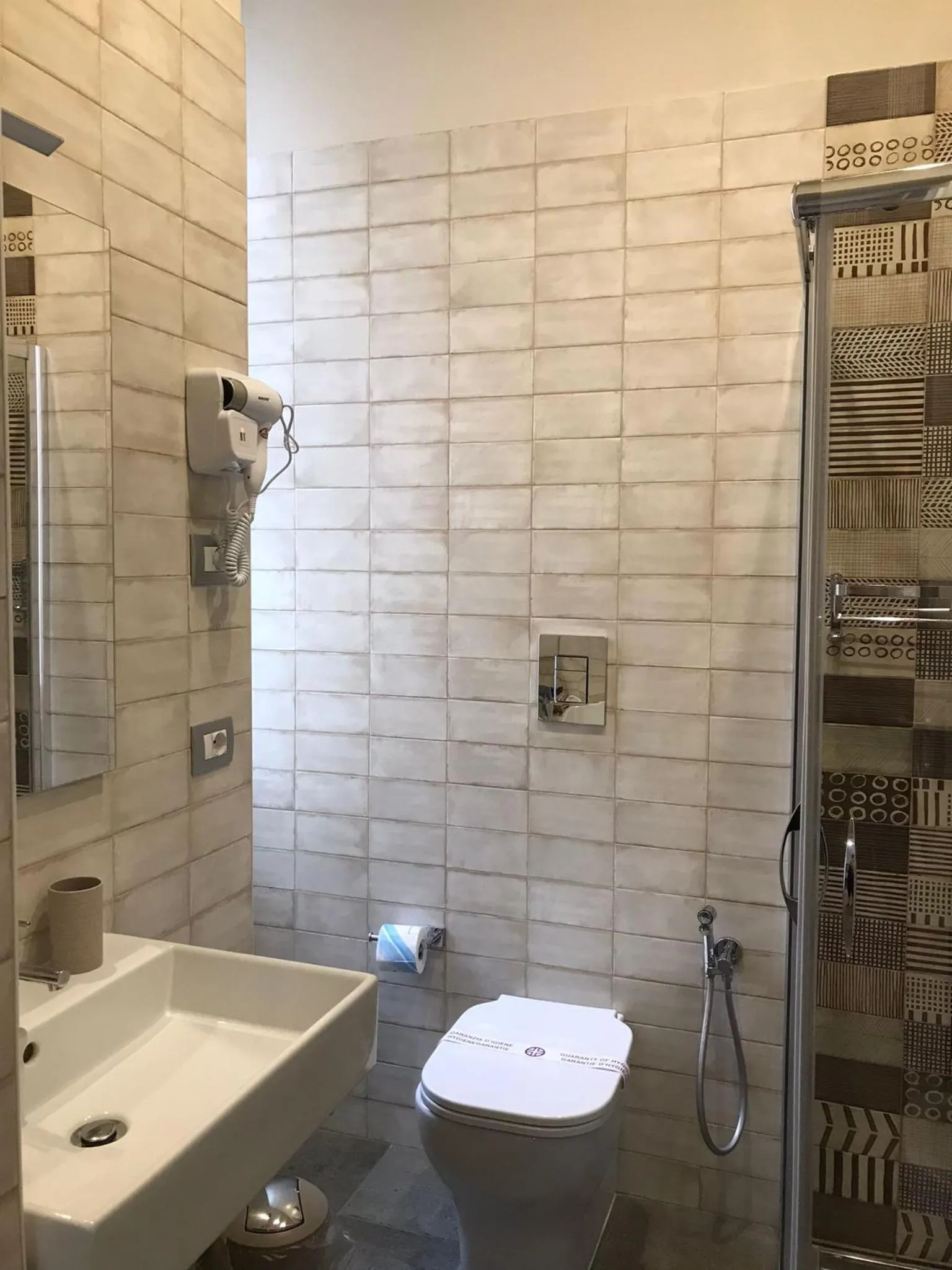 Shower in Schilizzi Hotel