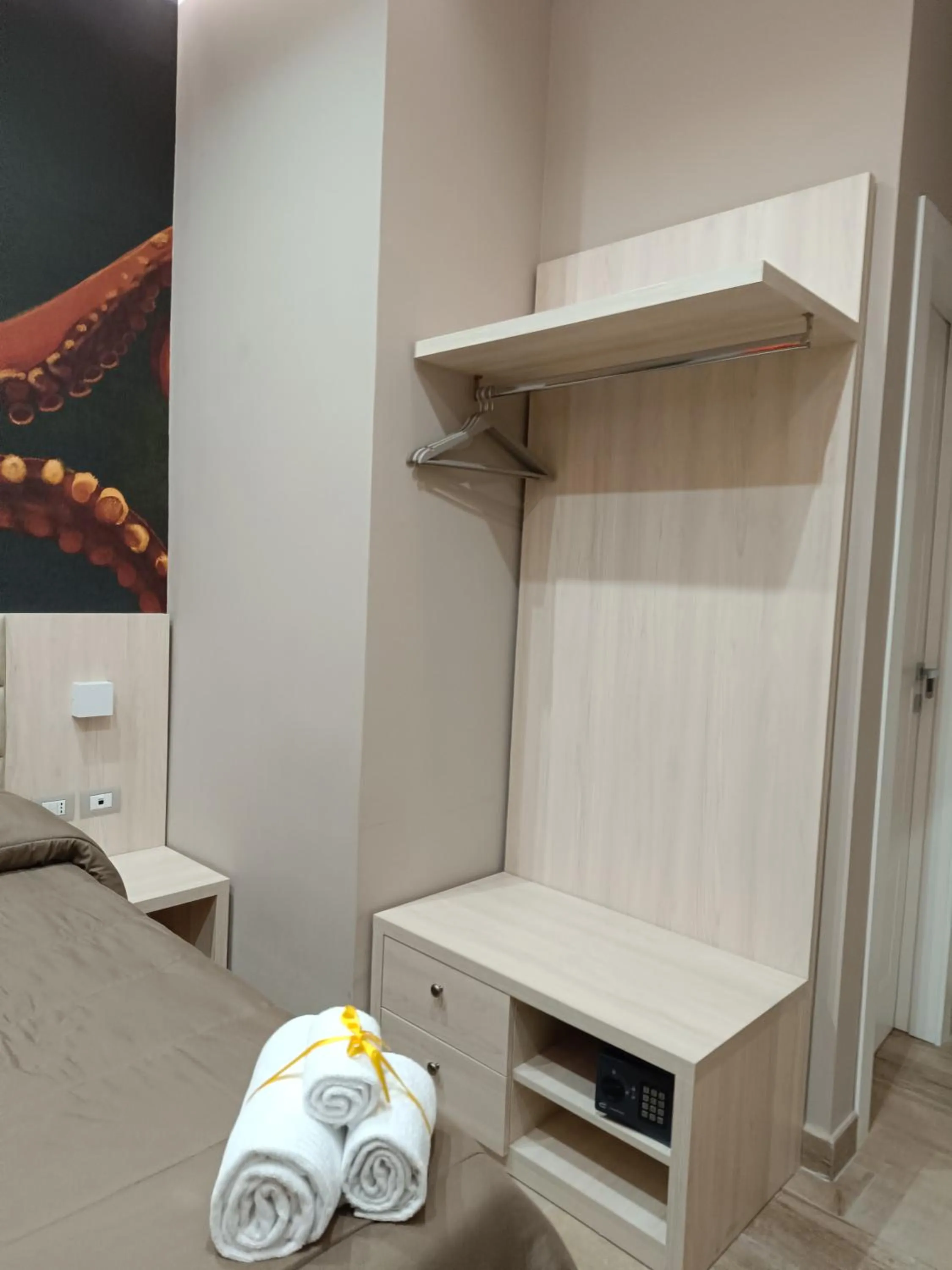 wardrobe in Schilizzi Hotel