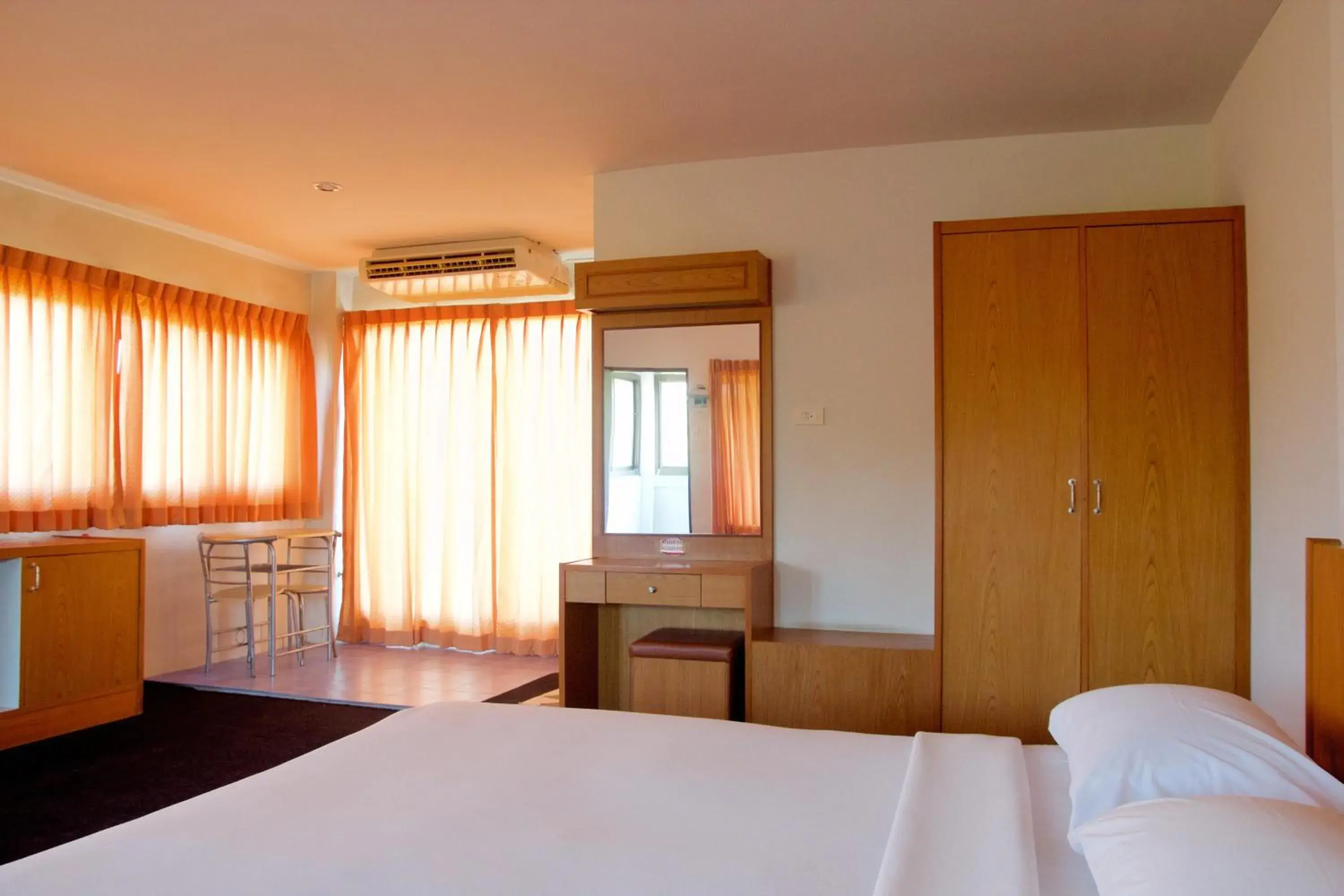 Deluxe Double Room in Sichang Shine Khao Resort Deluxe Double Room in Sichang Shine Khao Resort