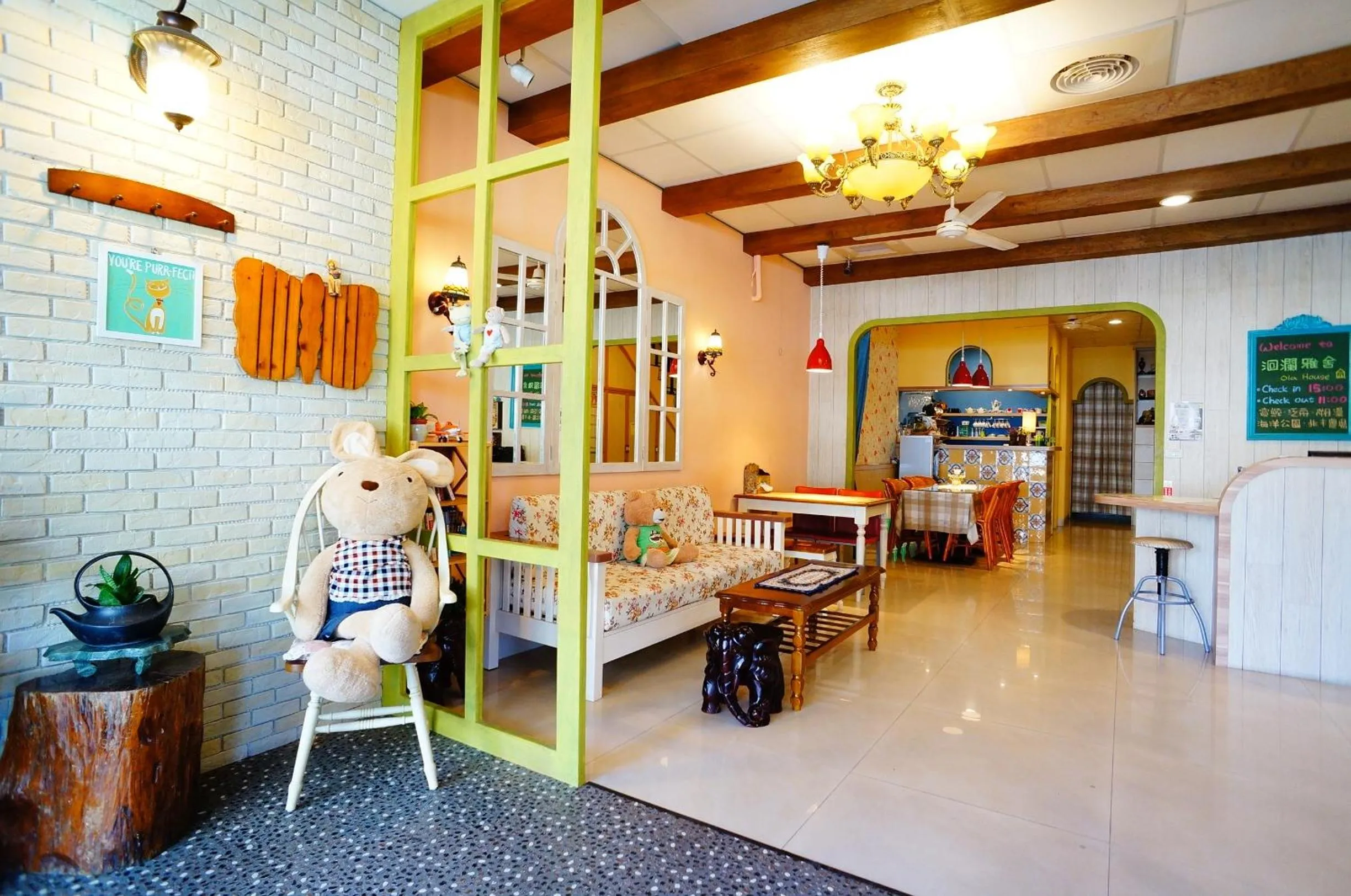 Lobby or reception in 花蓮洄瀾雅舍民宿-近火車站