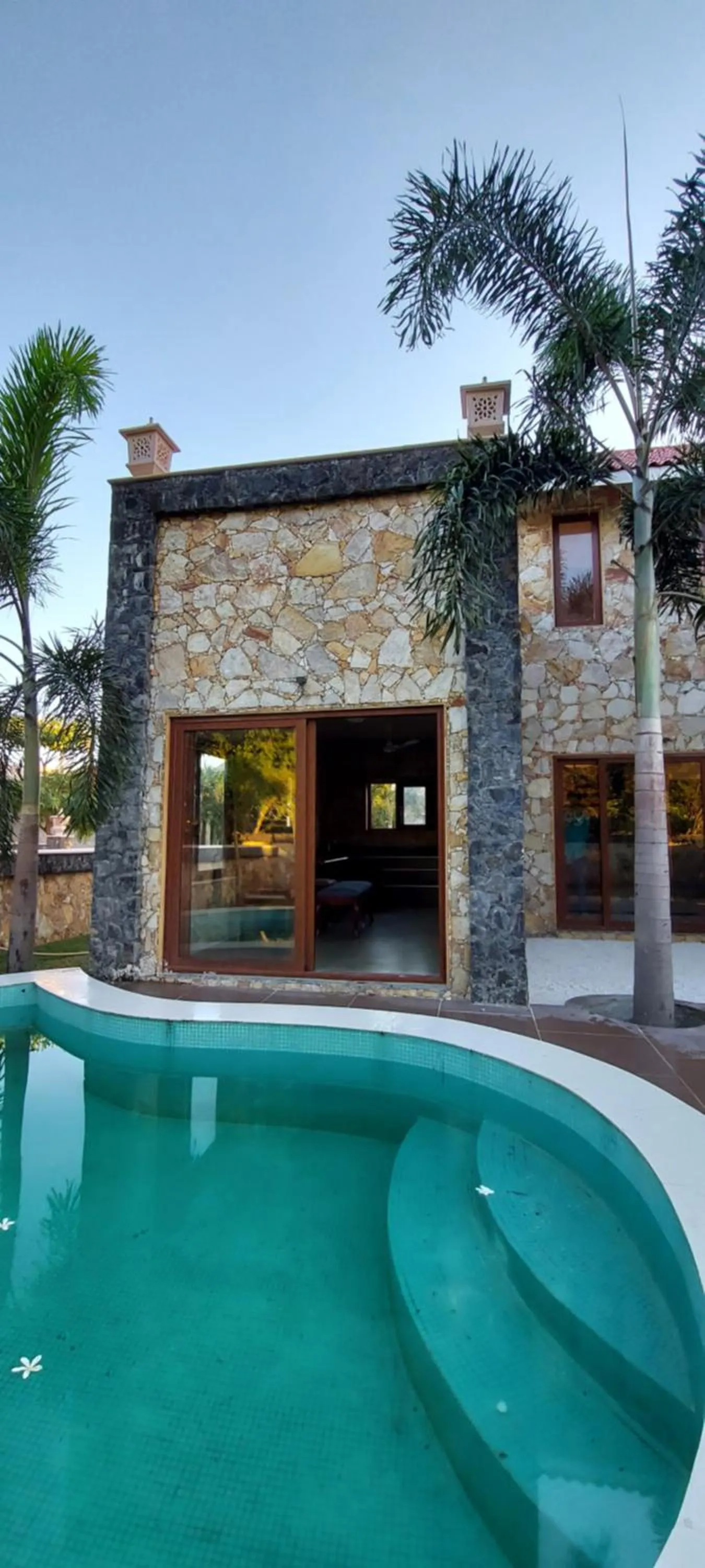 Swimming pool in Vikrama Heritage Resort Pavagadh