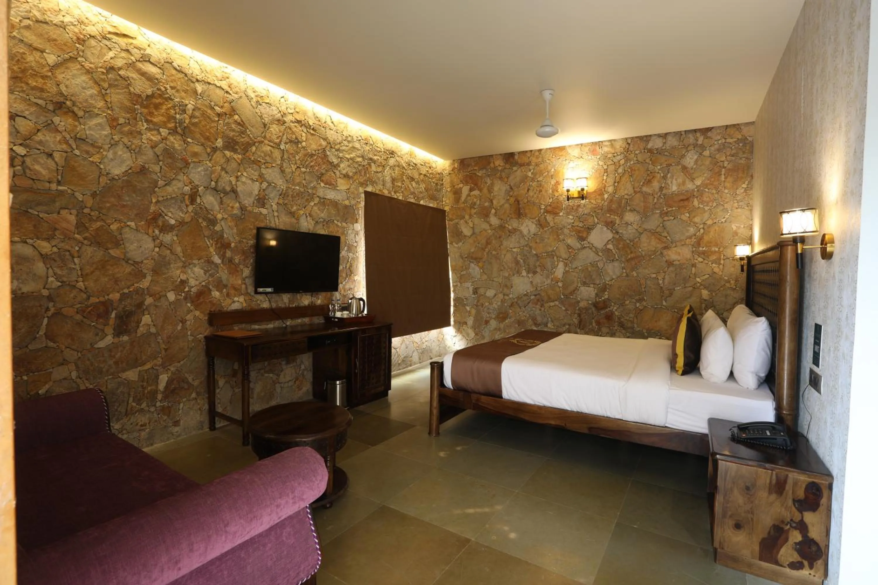 Bedroom, Bed in Vikrama Heritage Resort Pavagadh