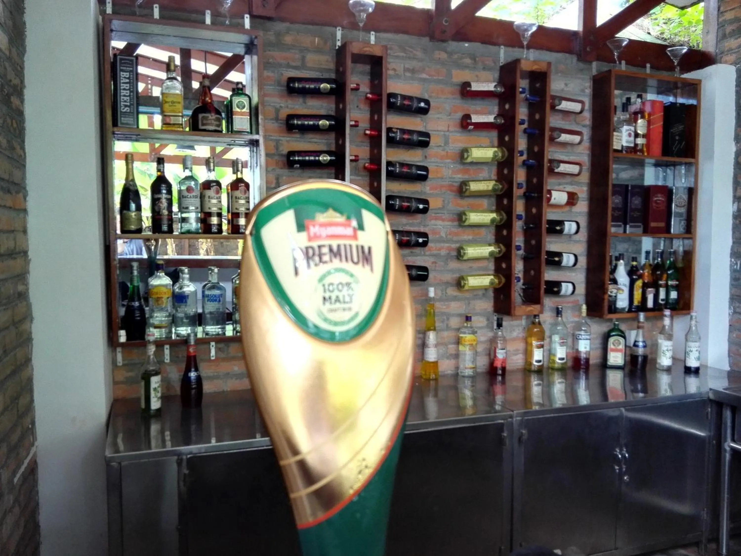 Restaurant/places to eat in Emerald Sea Resort