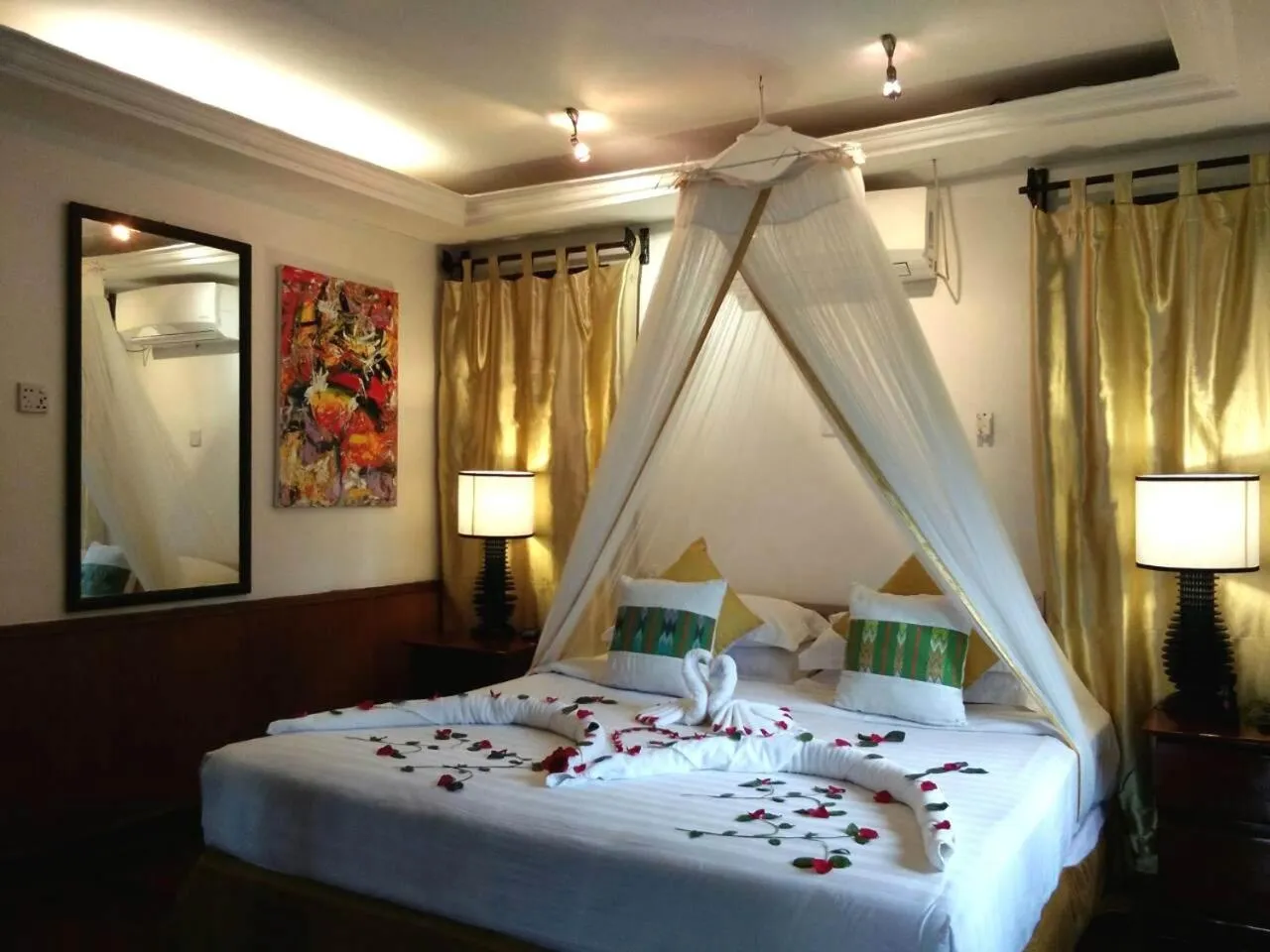 Decorative detail in Emerald Sea Resort