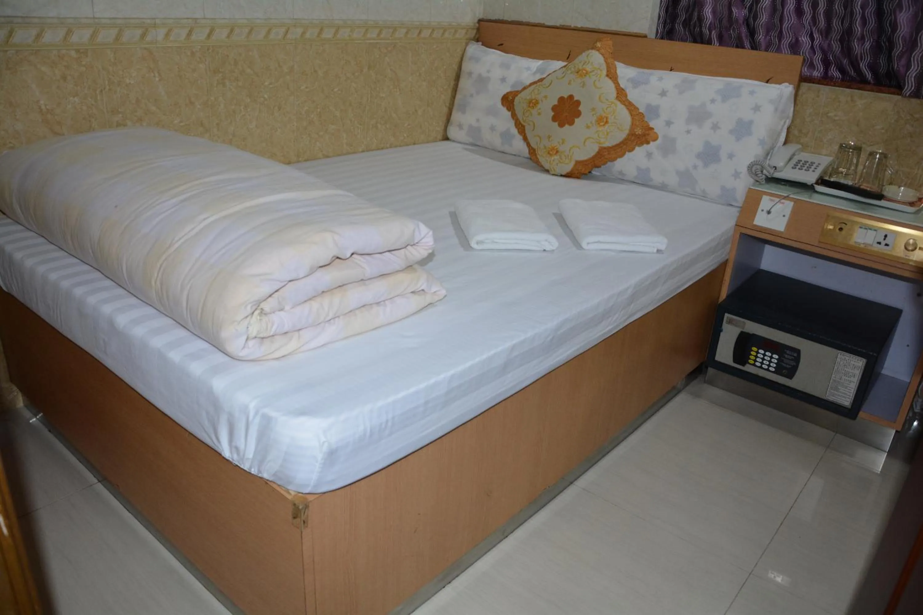 cot, Bed in Everest Guest House