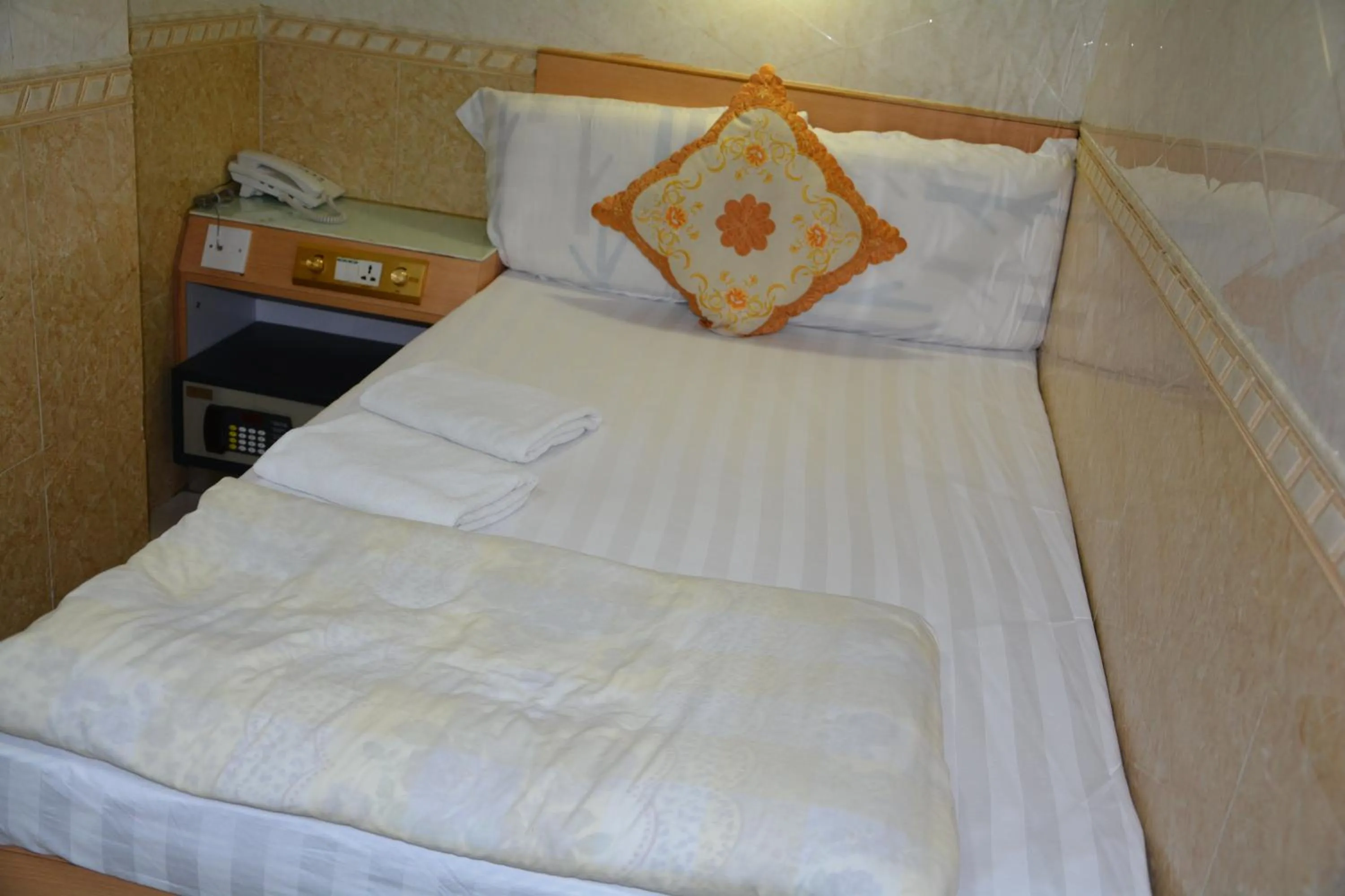 Living room, Bed in Everest Guest House