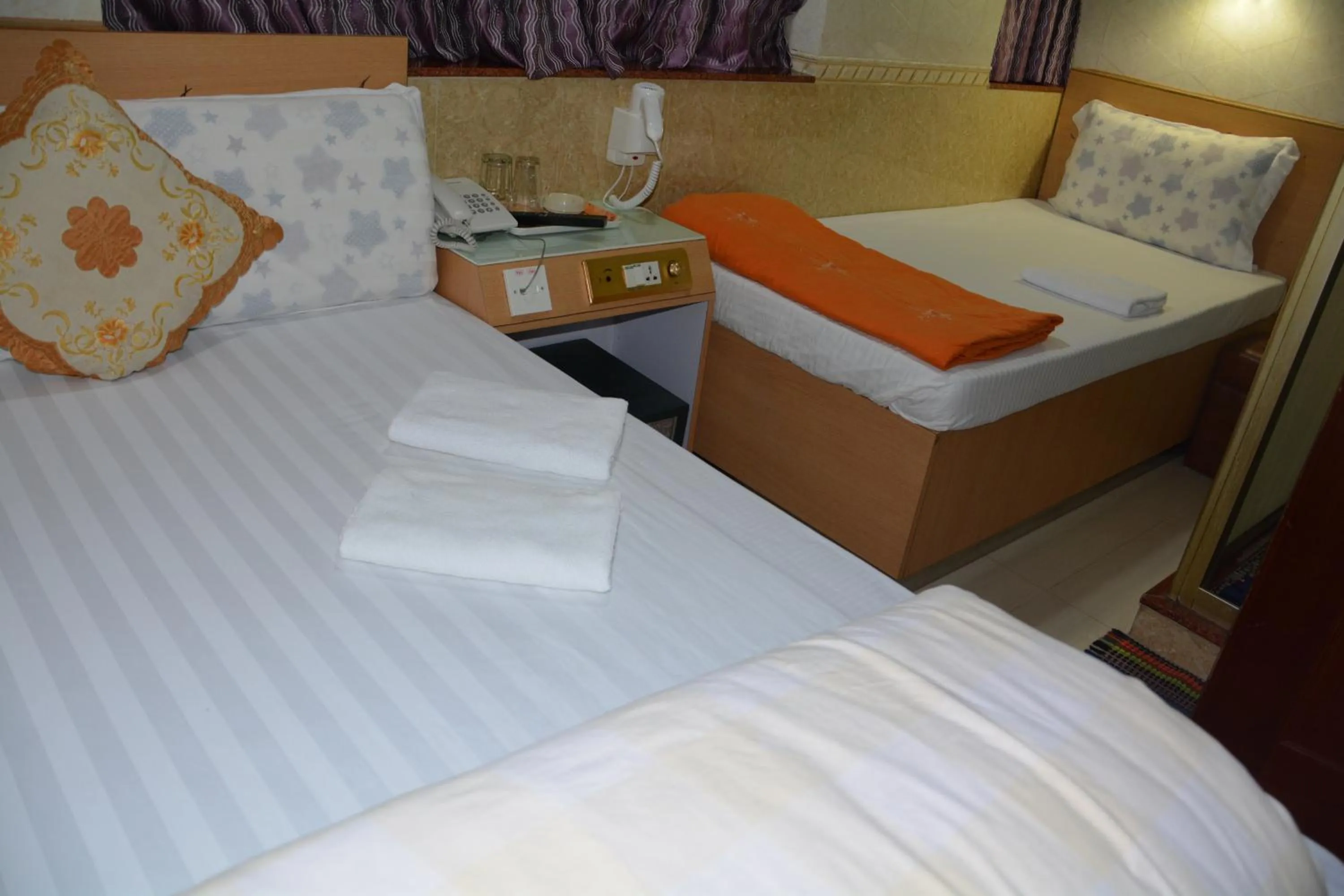 Living room, Bed in Everest Guest House