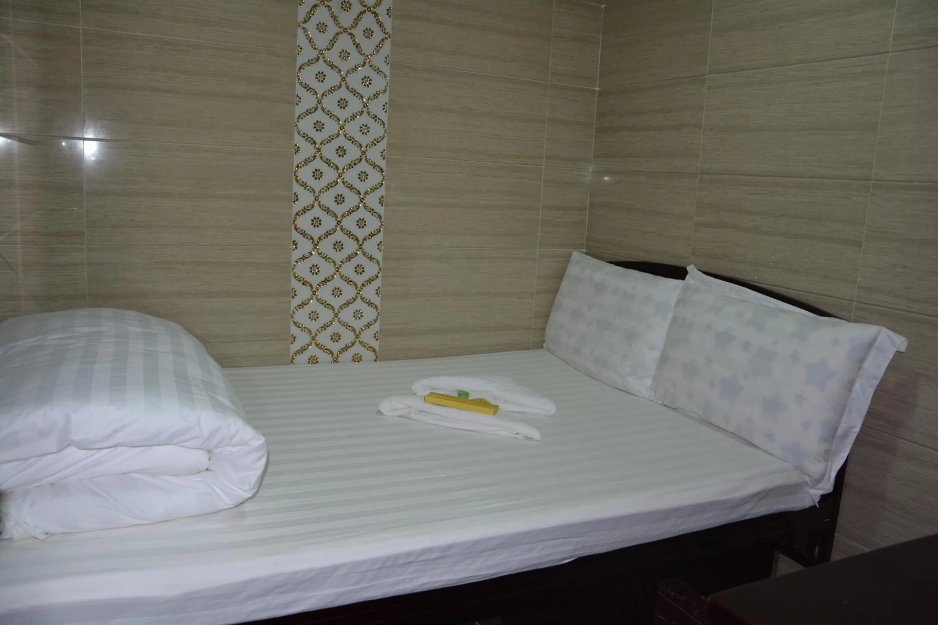 Living room, Bed in Everest Guest House