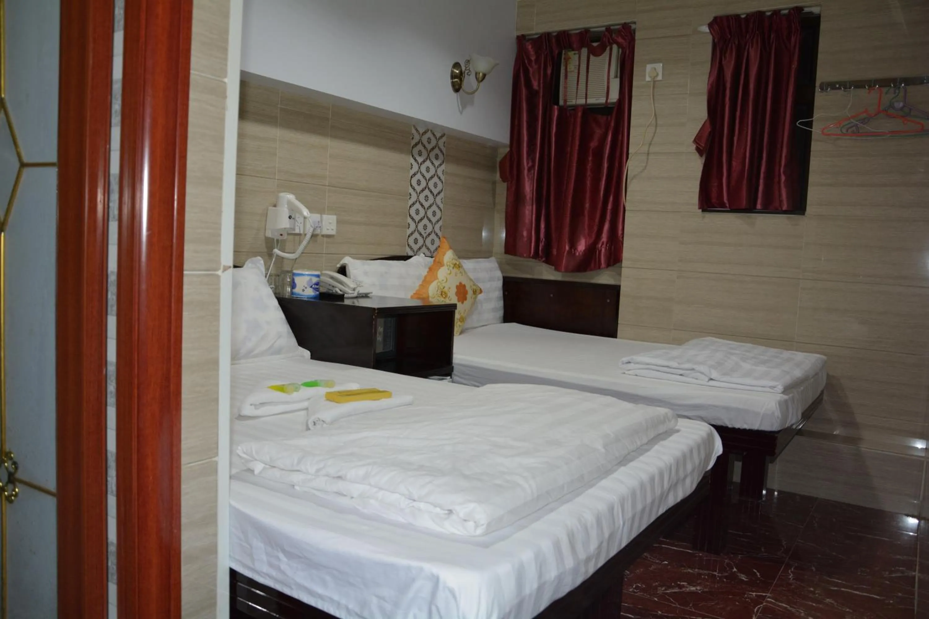 Living room, Bed in Everest Guest House