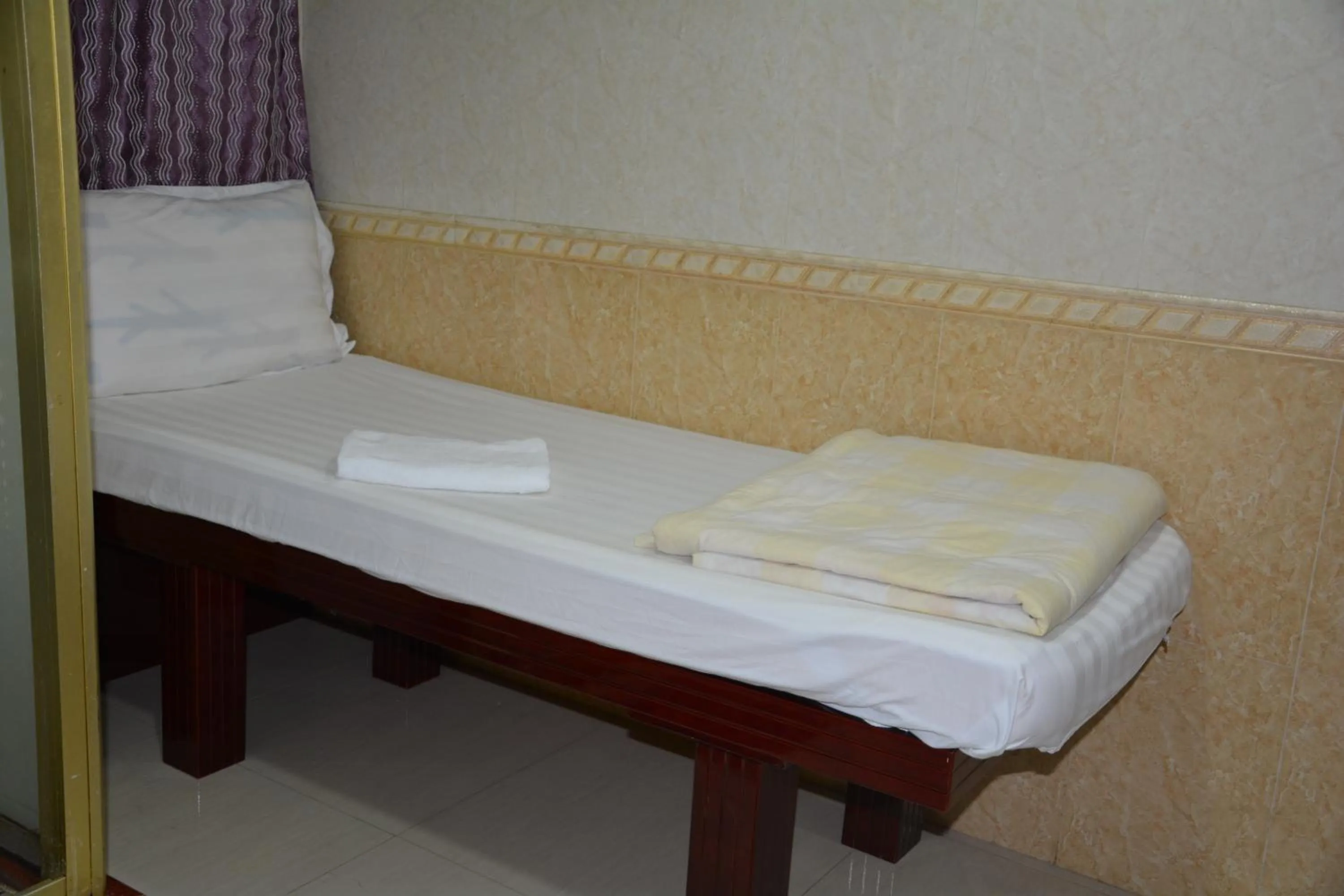 Living room, Bed in Everest Guest House