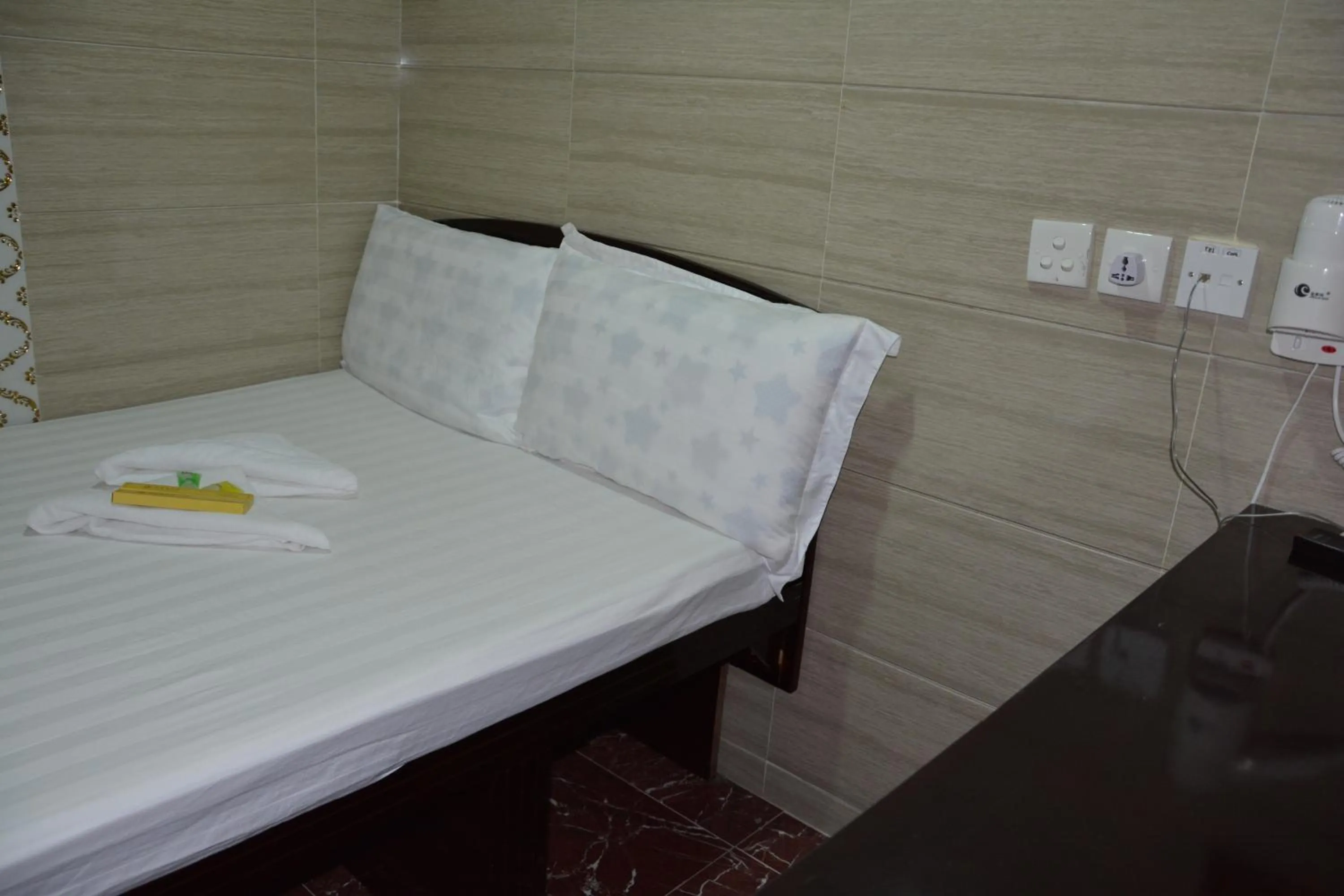 cot, Bed in Everest Guest House