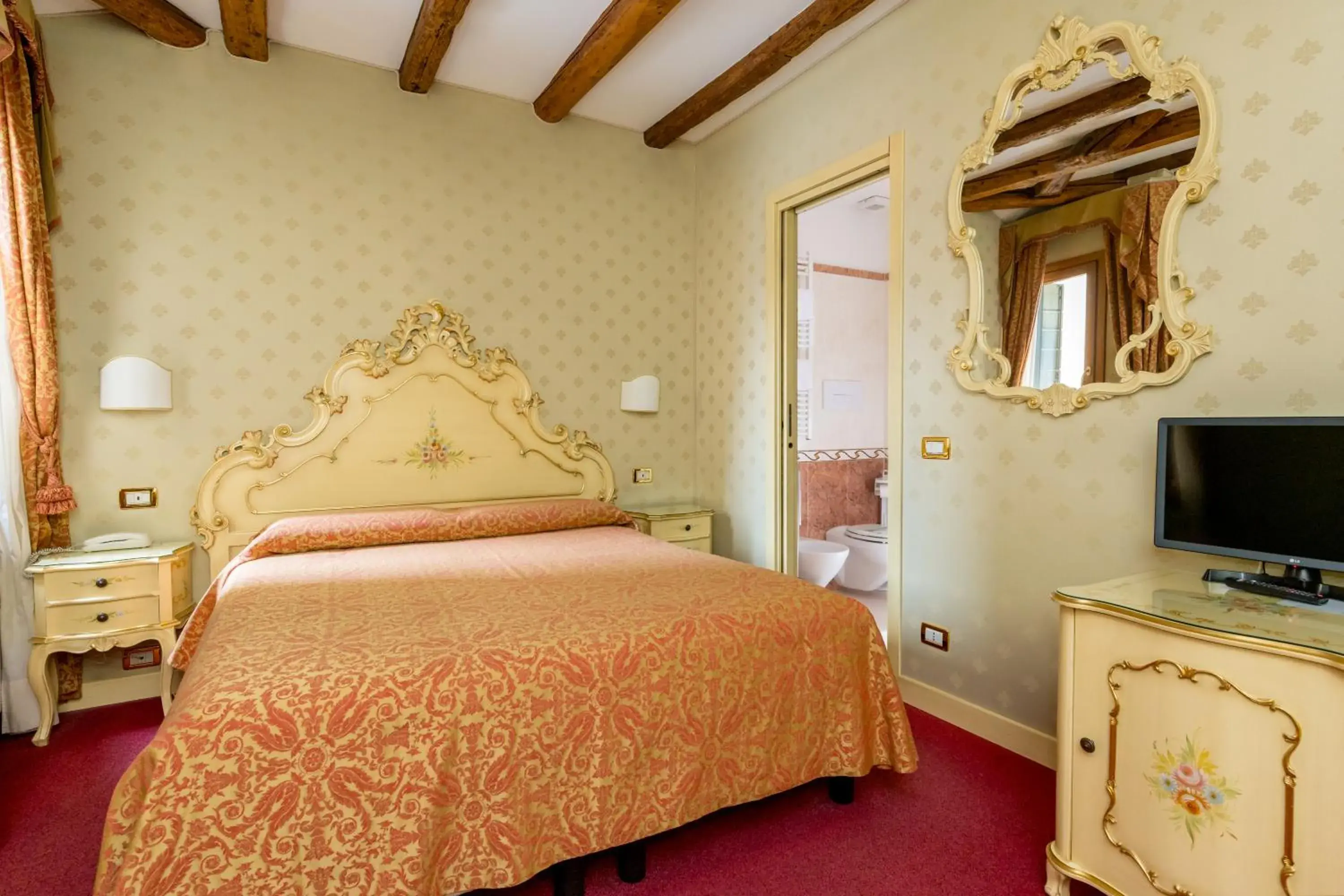 Classic Double Room in Locanda Al Leon Classic Double Room in Locanda Al Leon