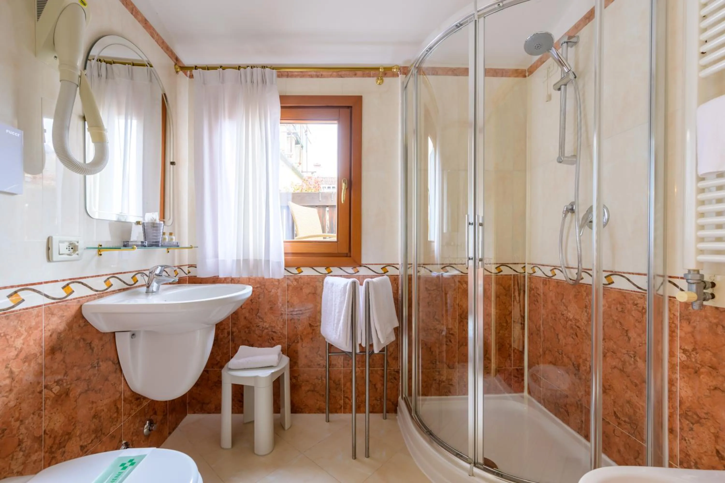 Shower in Locanda Al Leon