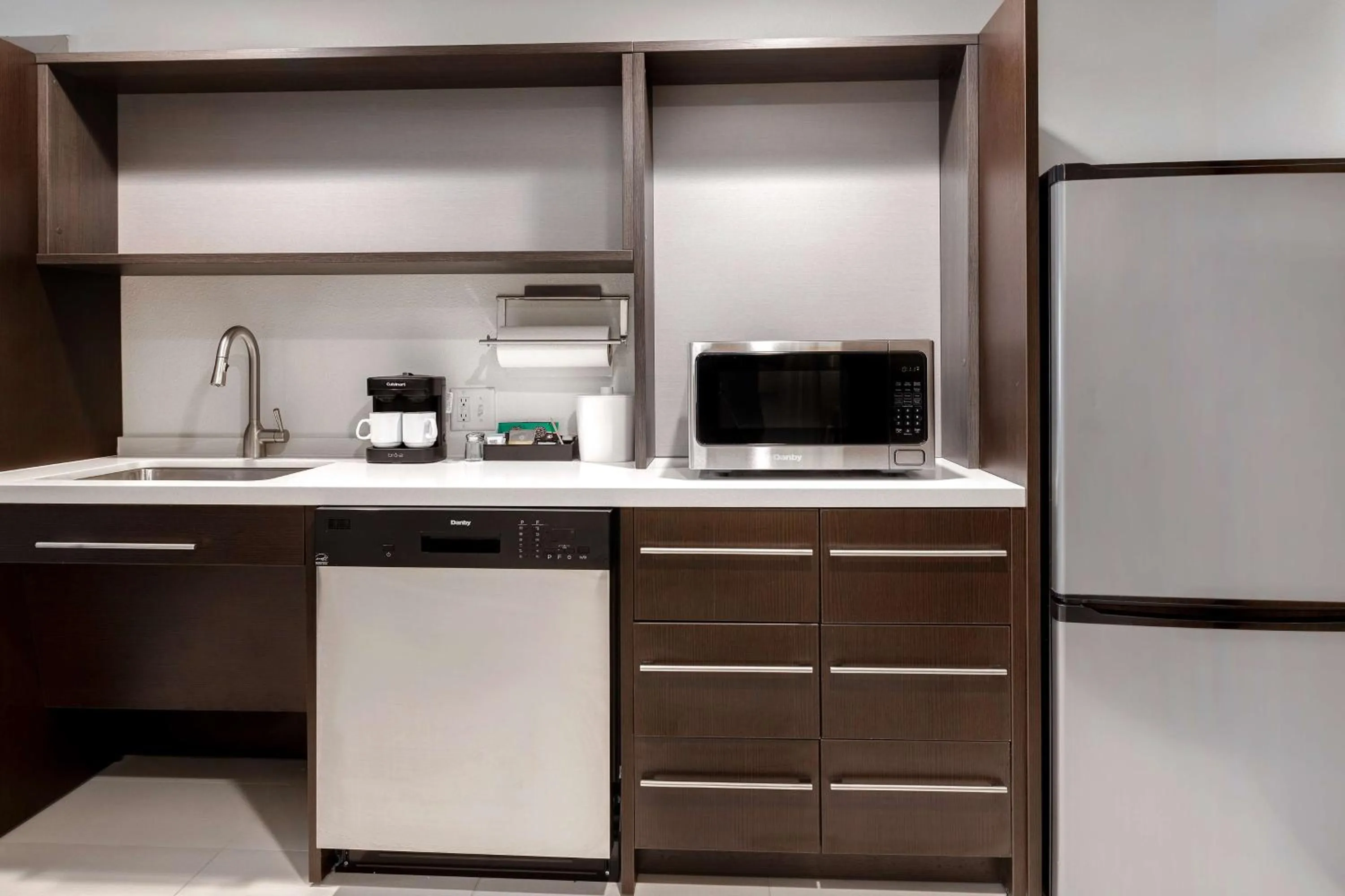 Kitchen or kitchenette in Home2 Suites By Hilton Wilkes-Barre