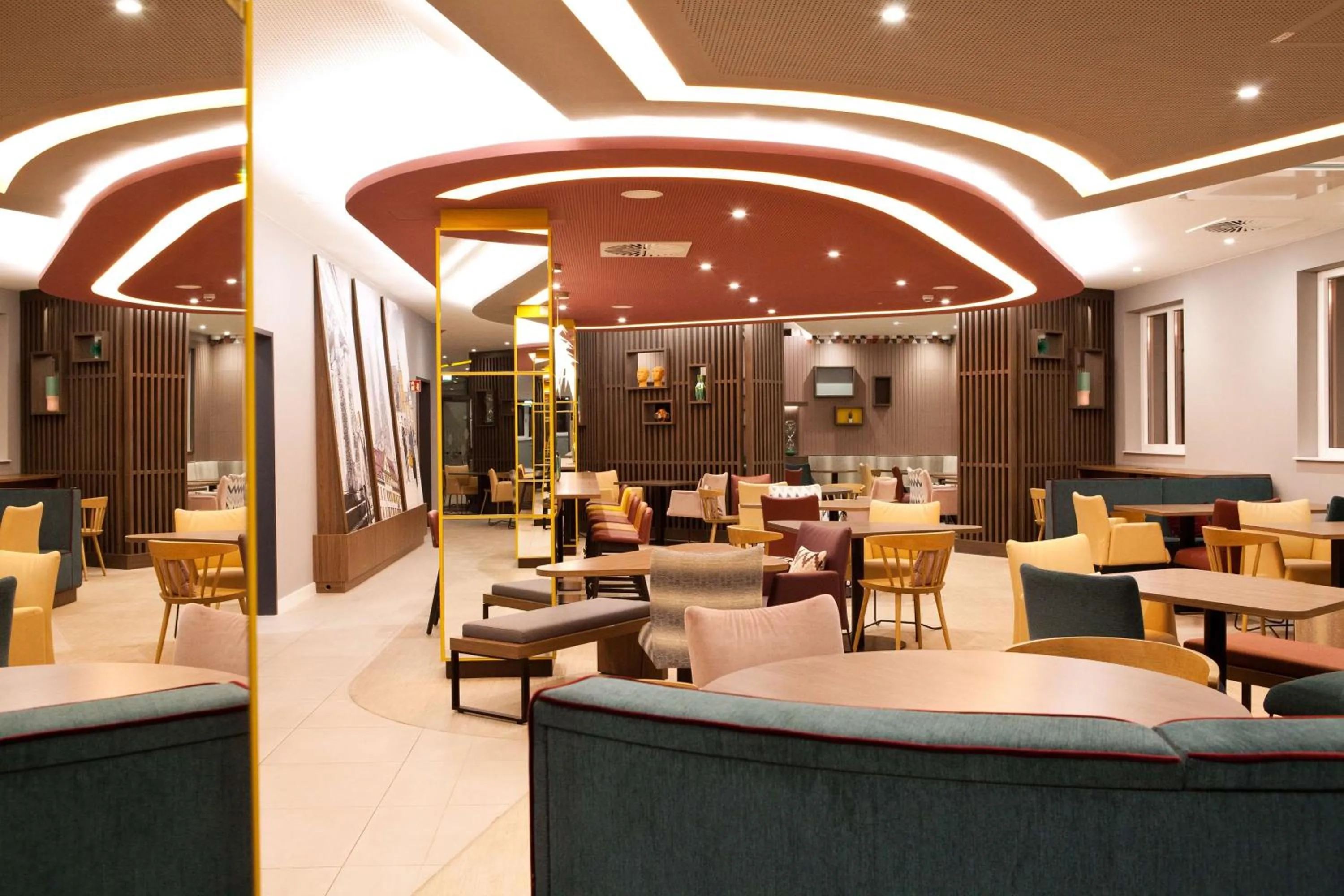 Lobby or reception in Hampton By Hilton Regensburg