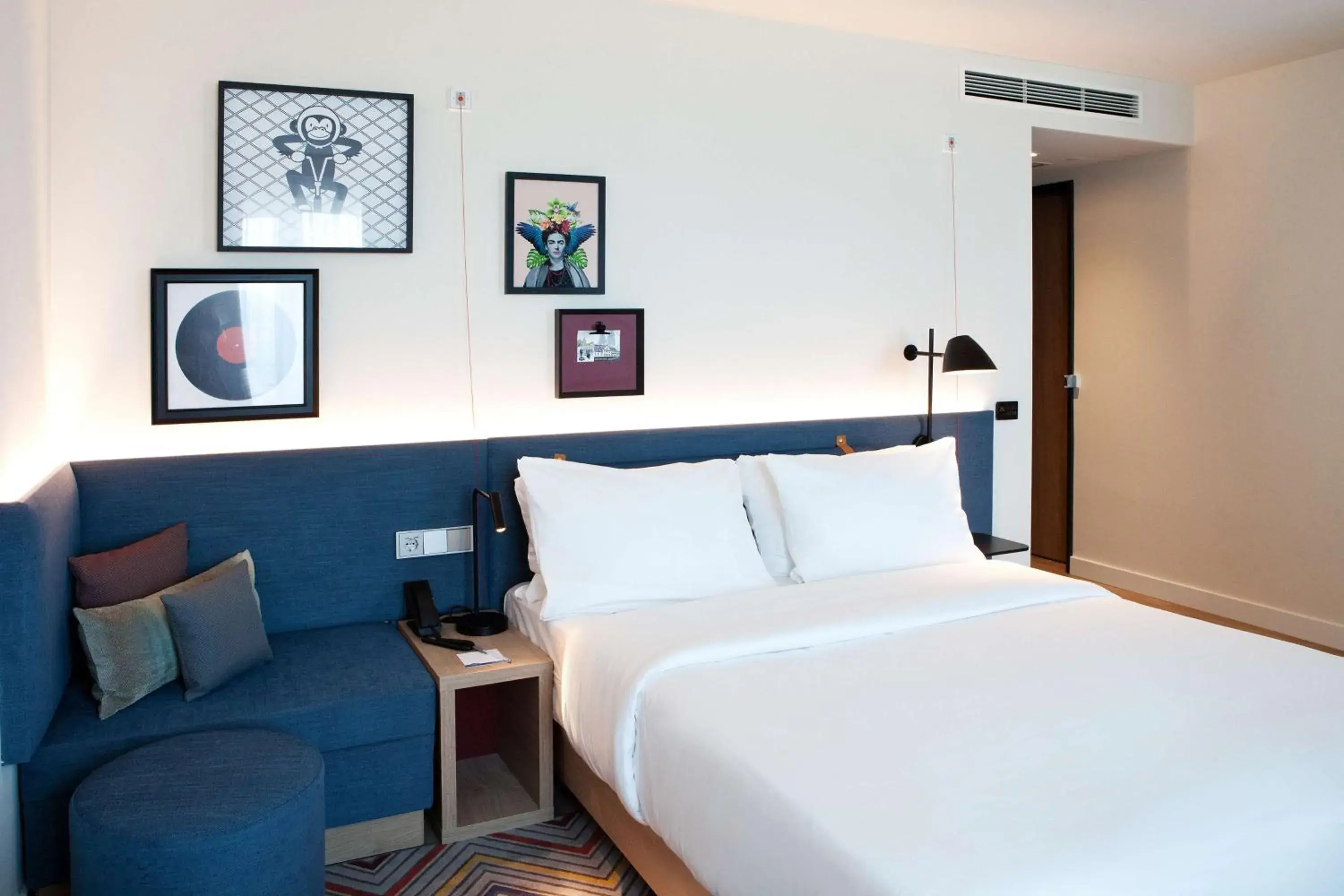 Queen Room - Mobility Access in Hampton By Hilton Regensburg Queen Room - Mobility Access in Hampton By Hilton Regensburg