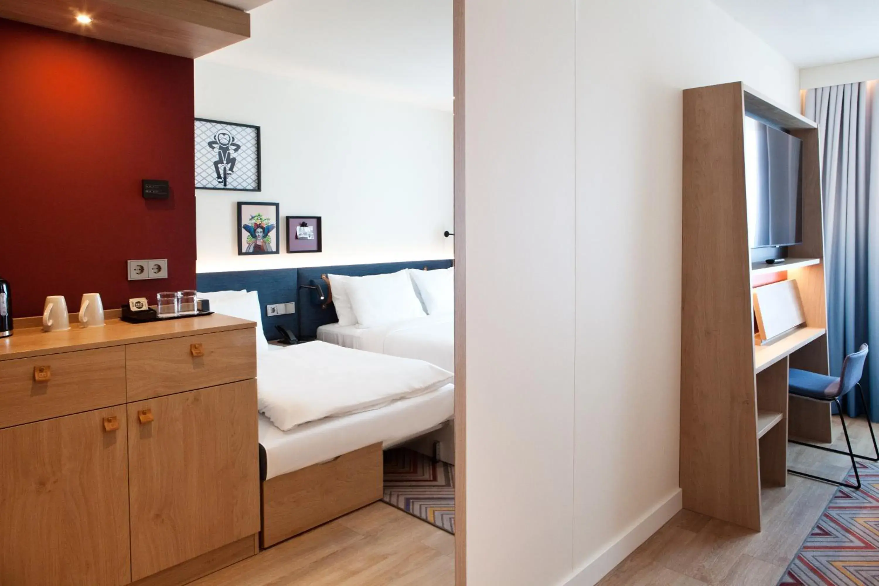 Accessible King Room with Sofa Bed in Hampton By Hilton Regensburg Accessible King Room with Sofa Bed in Hampton By Hilton Regensburg