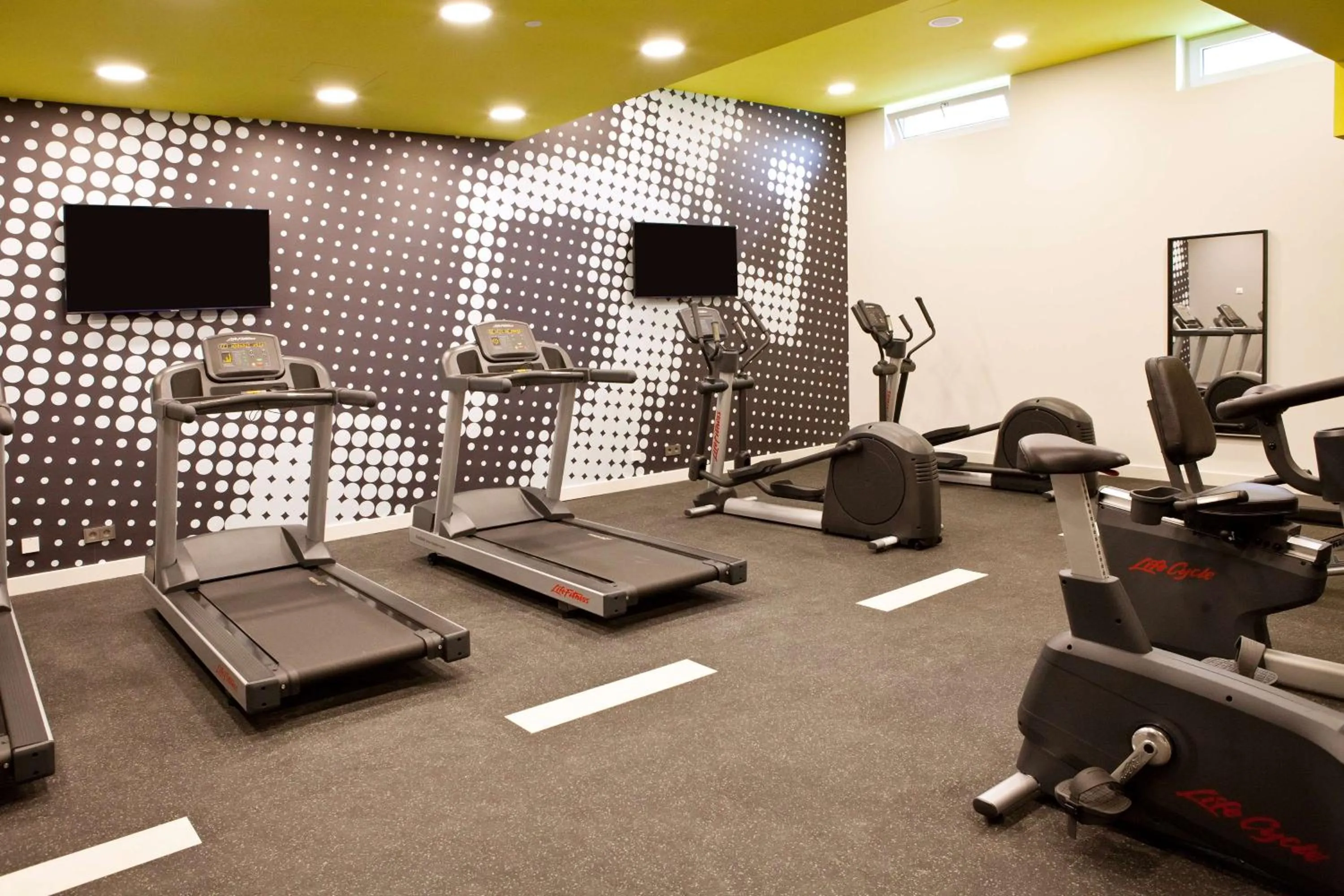 Fitness centre/facilities in Hampton By Hilton Regensburg