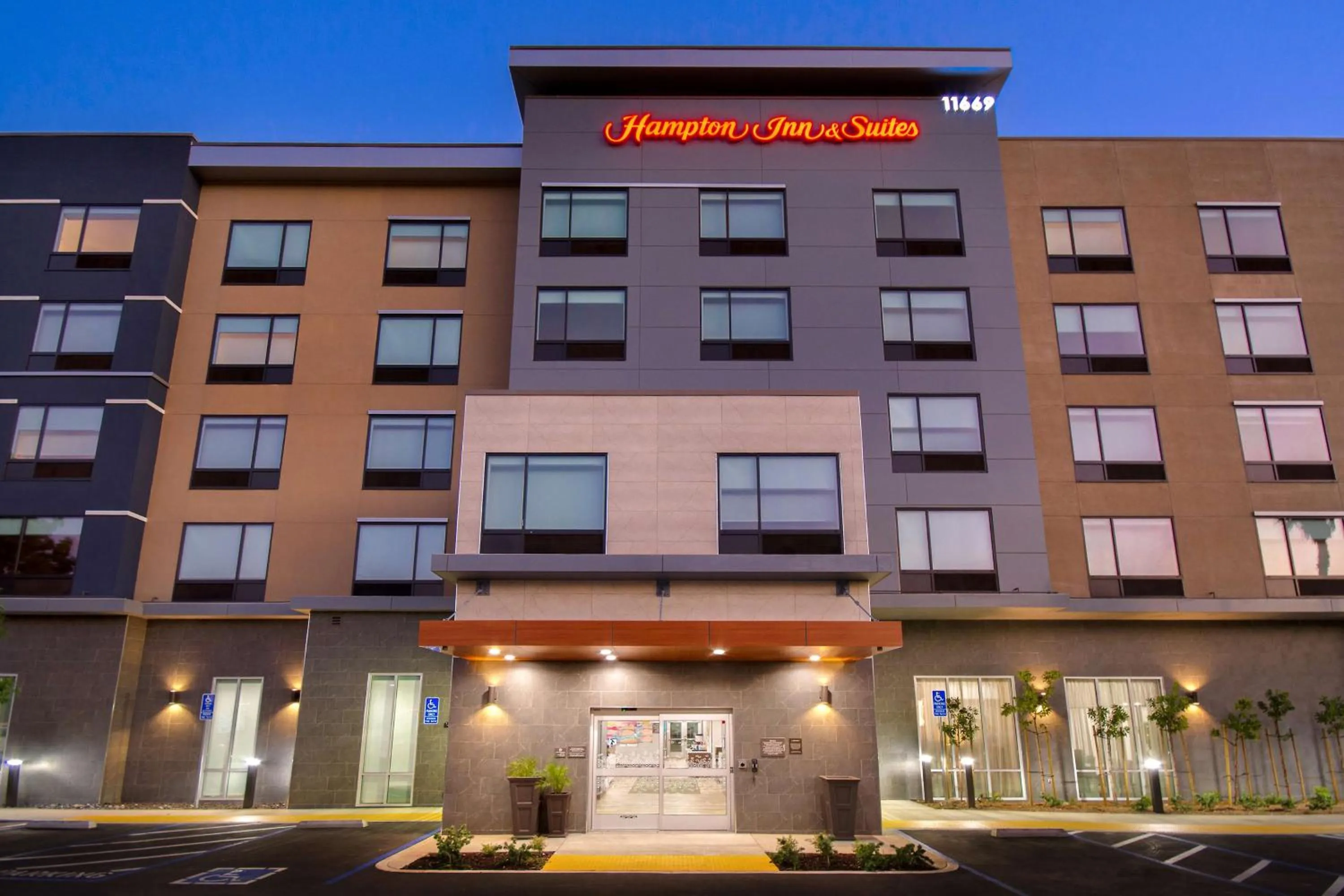 Property building in Hampton Inn & Suites By Hilton Rancho Cucamonga