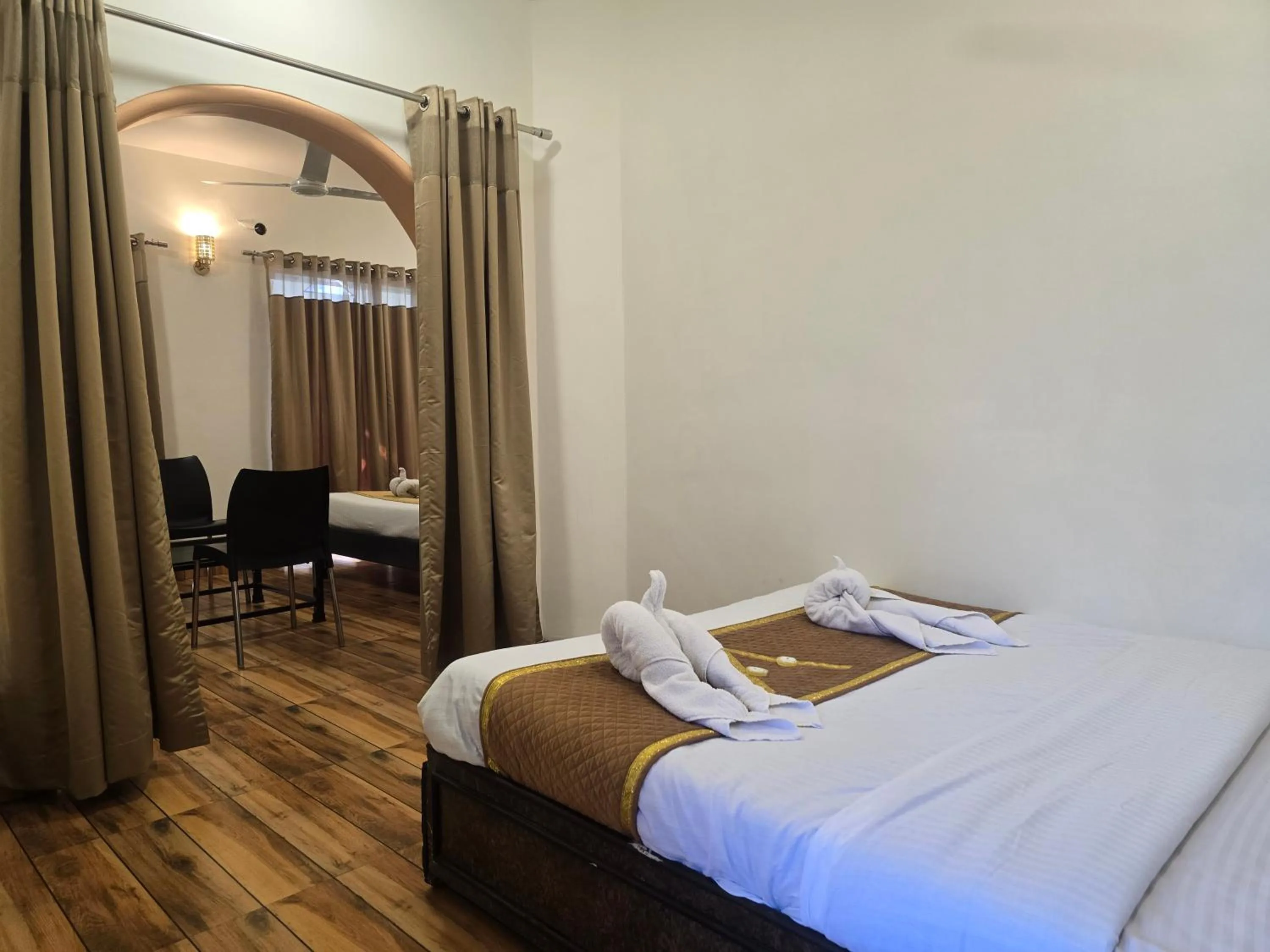 Bed in Hotel Vyankatesh & Pure Veg Restaurant